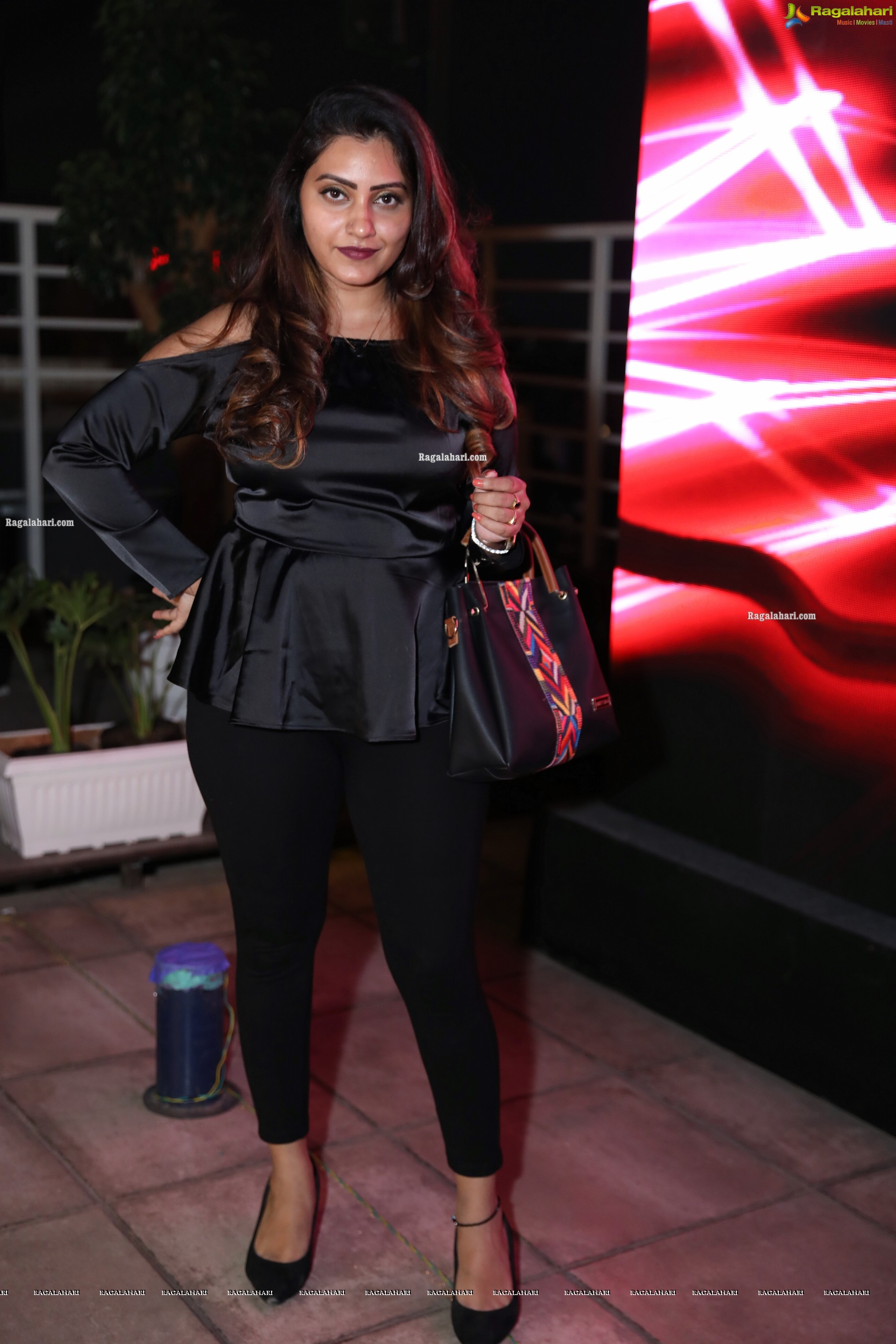 Naveena Yata at Goosebumps Vintage & Rustic Theme Based Pub Launch, HD Stills