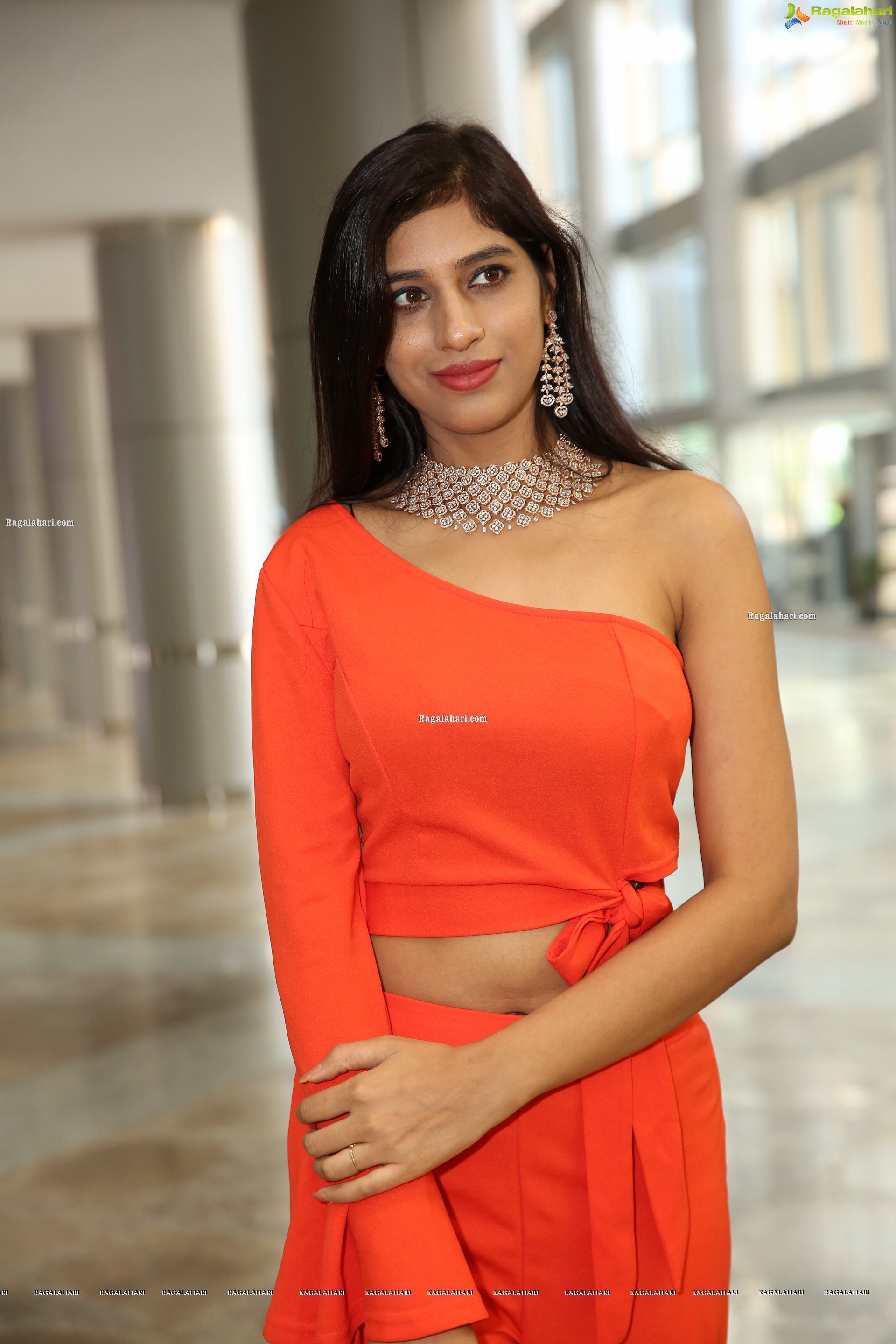 Naziya Khan at Sutraa Wedding Edit Curtain Raiser, HD Photo Gallery