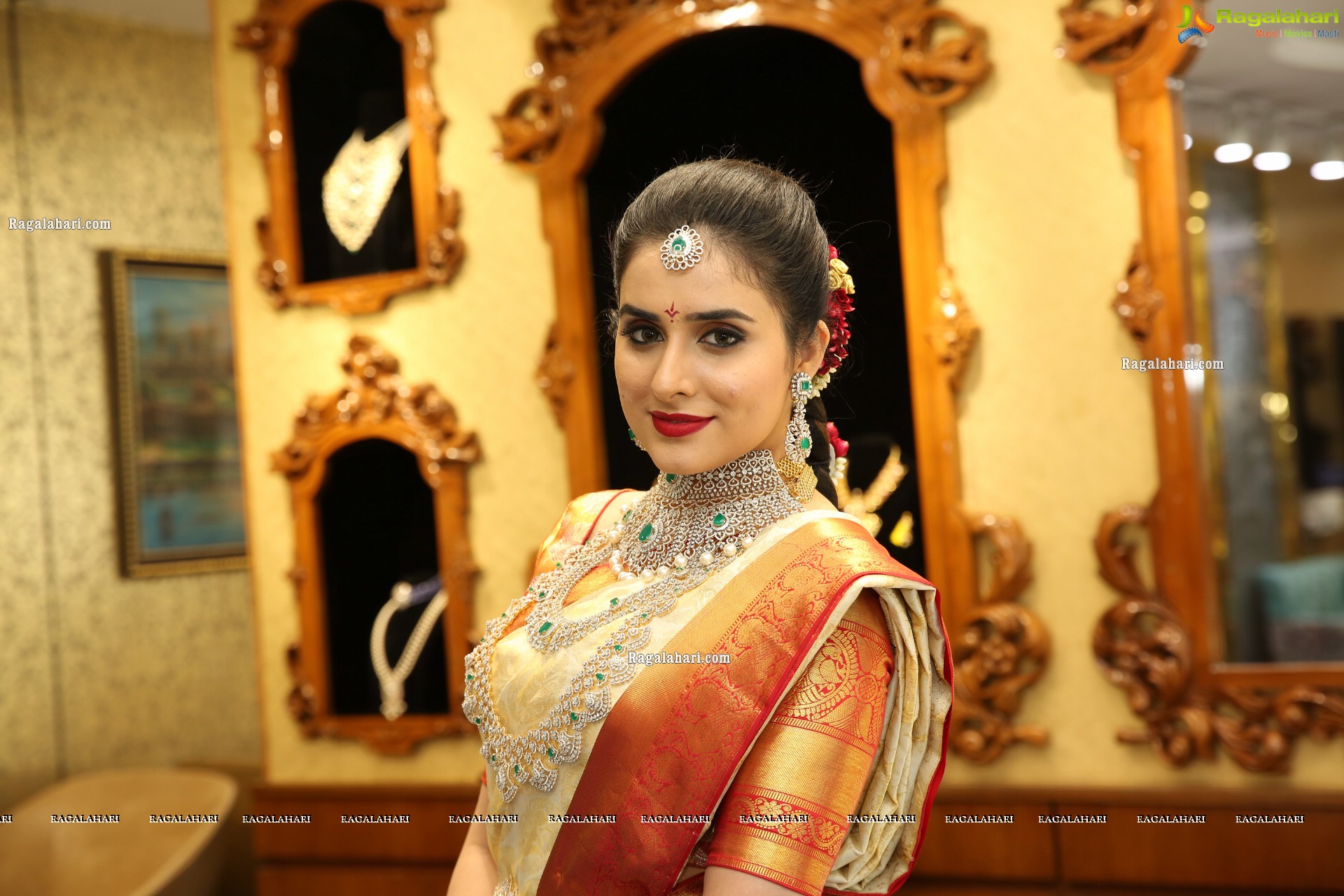 Nikitha Chaturvedi Showcases a Bridal Collection by The Diamond Store by Chandubhai, HD Stills