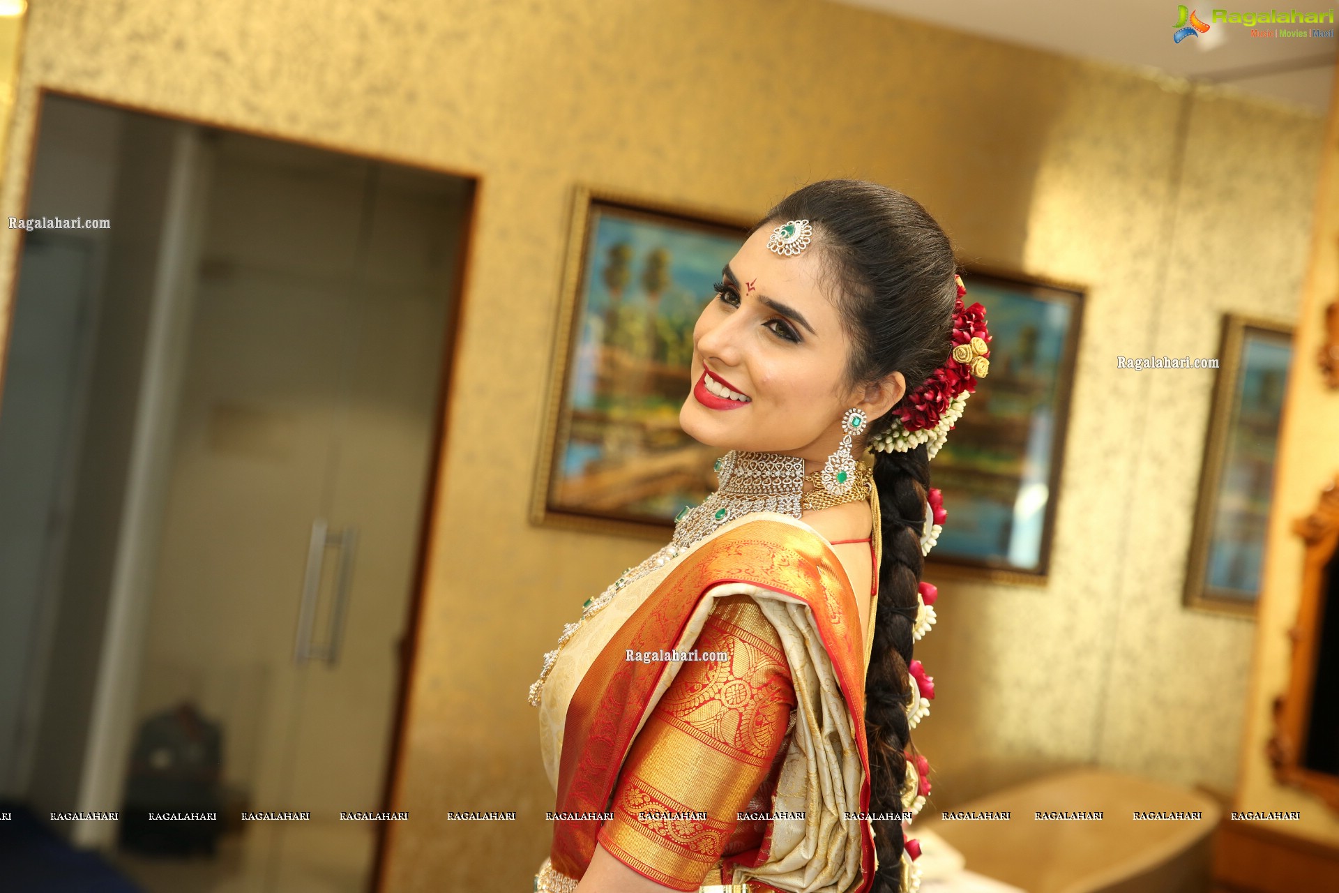 Nikitha Chaturvedi Showcases a Bridal Collection by The Diamond Store by Chandubhai, HD Stills