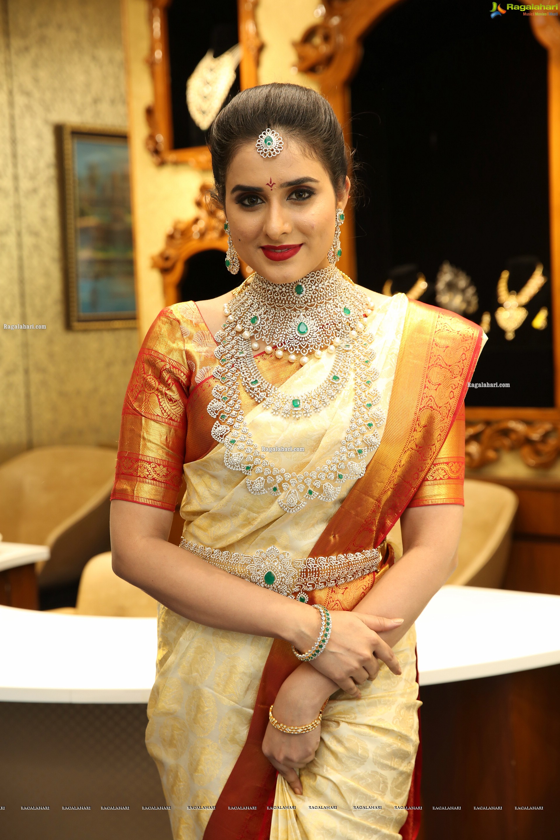 Nikitha Chaturvedi Showcases a Bridal Collection by The Diamond Store by Chandubhai, HD Stills