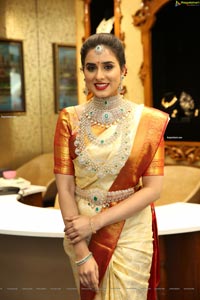 Nikitha Chaturvedi with Diamond Jewellery