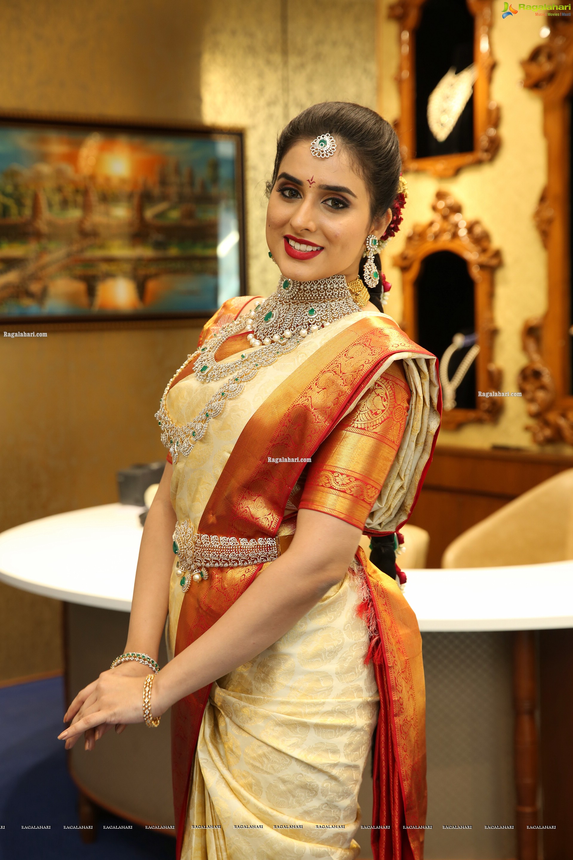 Nikitha Chaturvedi Showcases a Bridal Collection by The Diamond Store by Chandubhai, HD Stills