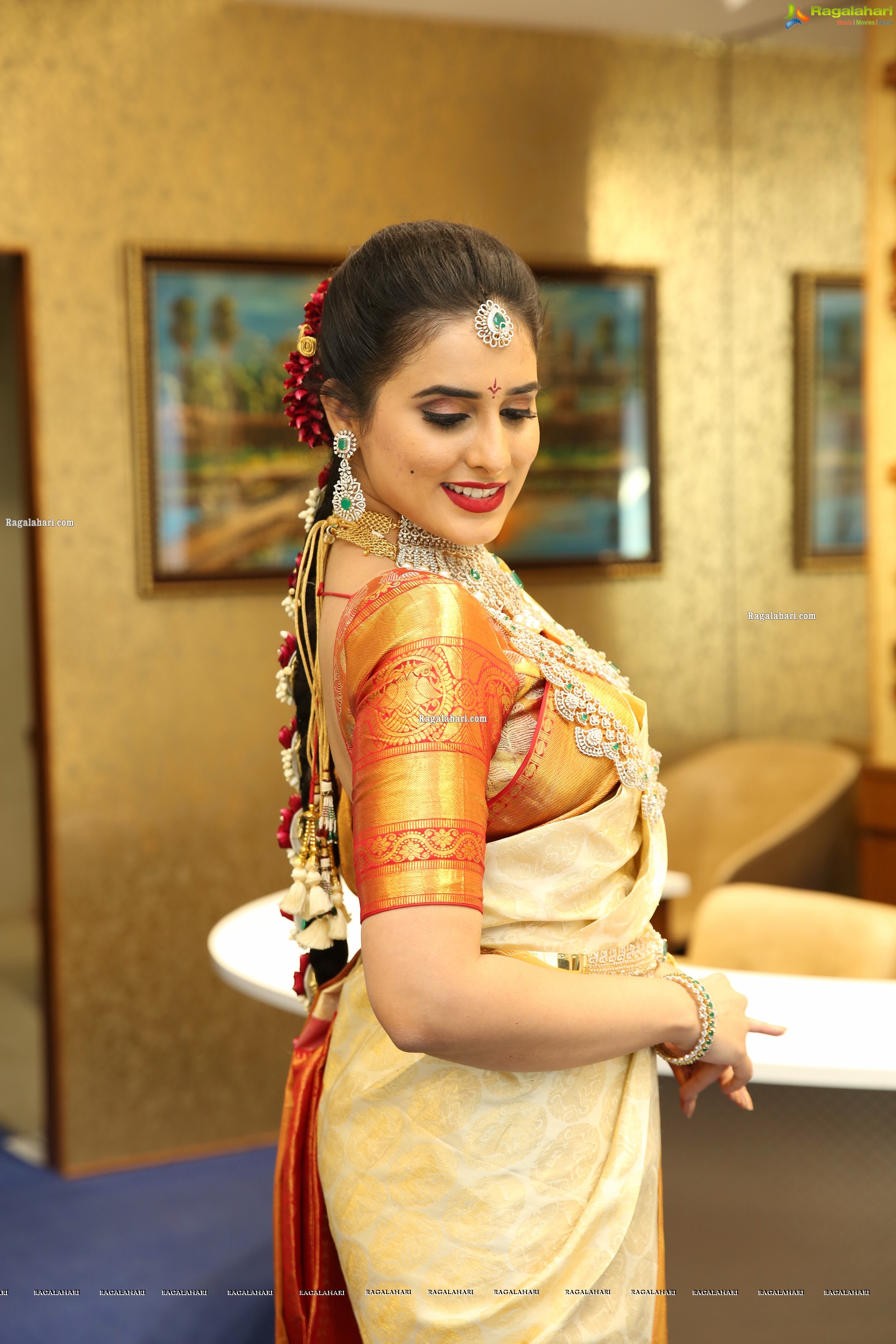 Nikitha Chaturvedi Showcases a Bridal Collection by The Diamond Store by Chandubhai, HD Stills