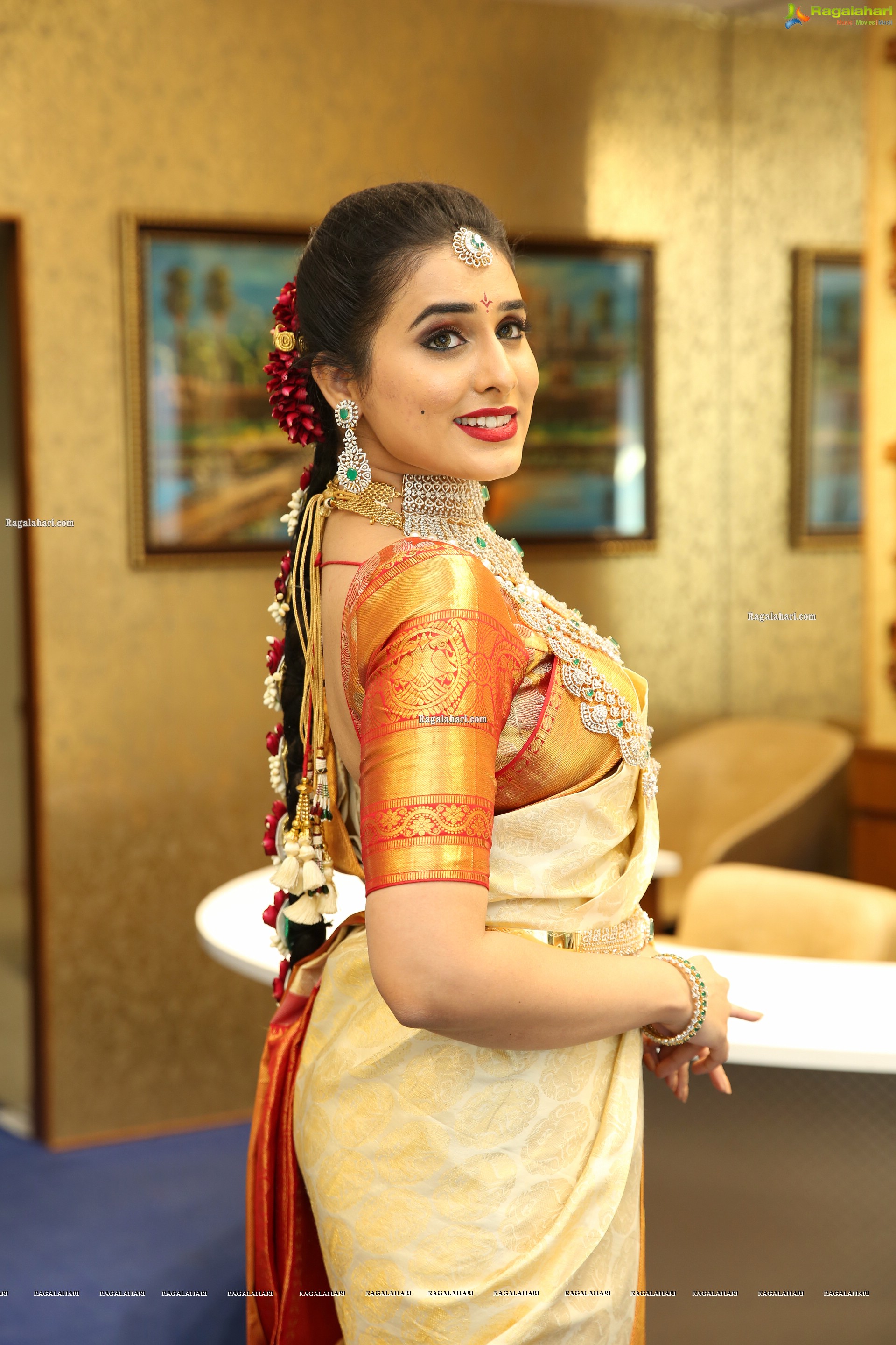 Nikitha Chaturvedi Showcases a Bridal Collection by The Diamond Store by Chandubhai, HD Stills