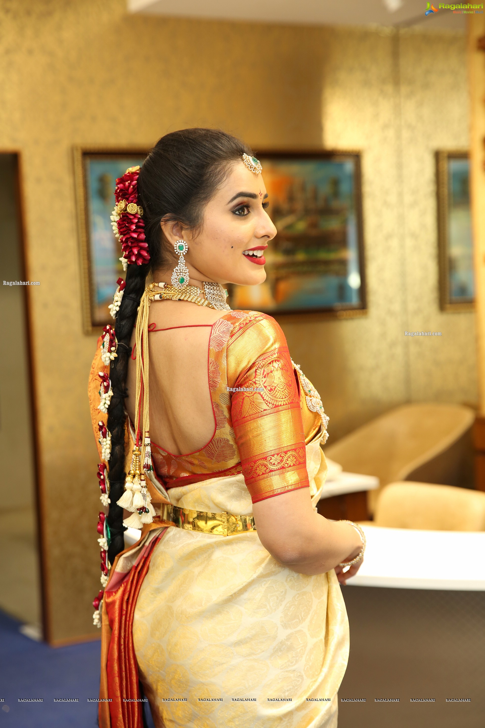 Nikitha Chaturvedi Showcases a Bridal Collection by The Diamond Store by Chandubhai, HD Stills