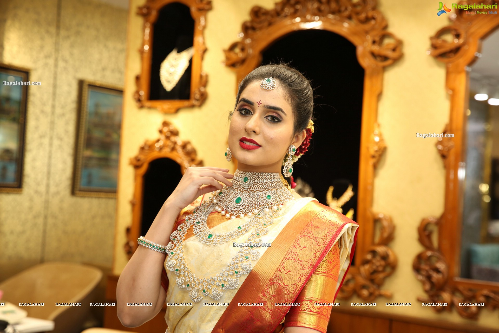 Nikitha Chaturvedi Showcases a Bridal Collection by The Diamond Store by Chandubhai, HD Stills