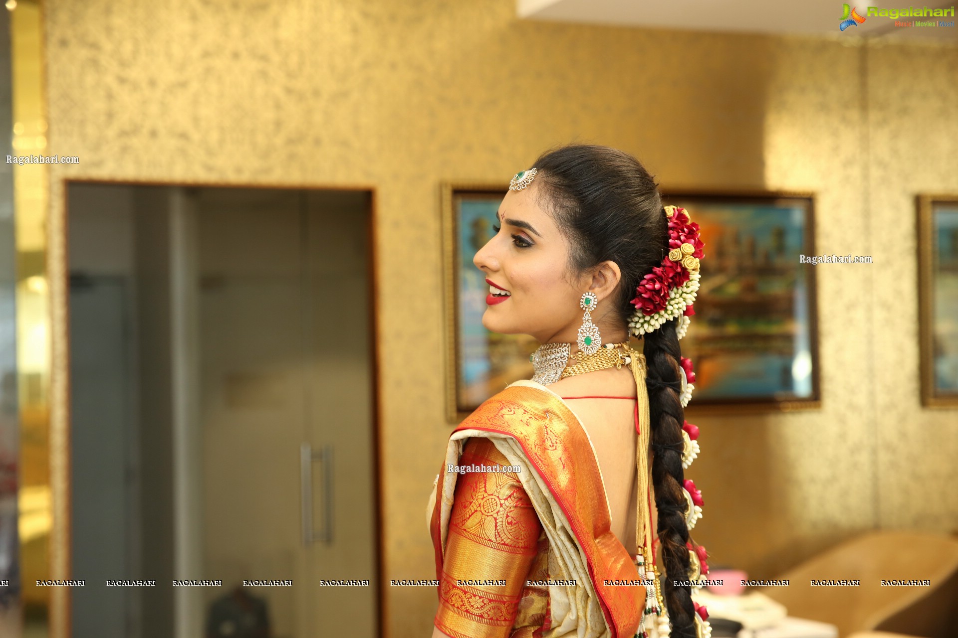 Nikitha Chaturvedi Showcases a Bridal Collection by The Diamond Store by Chandubhai, HD Stills