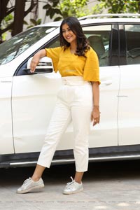 Pooja Jhaveri at Bangaru Bullodu Movie Interview