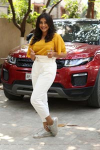 Pooja Jhaveri at Bangaru Bullodu Movie Interview