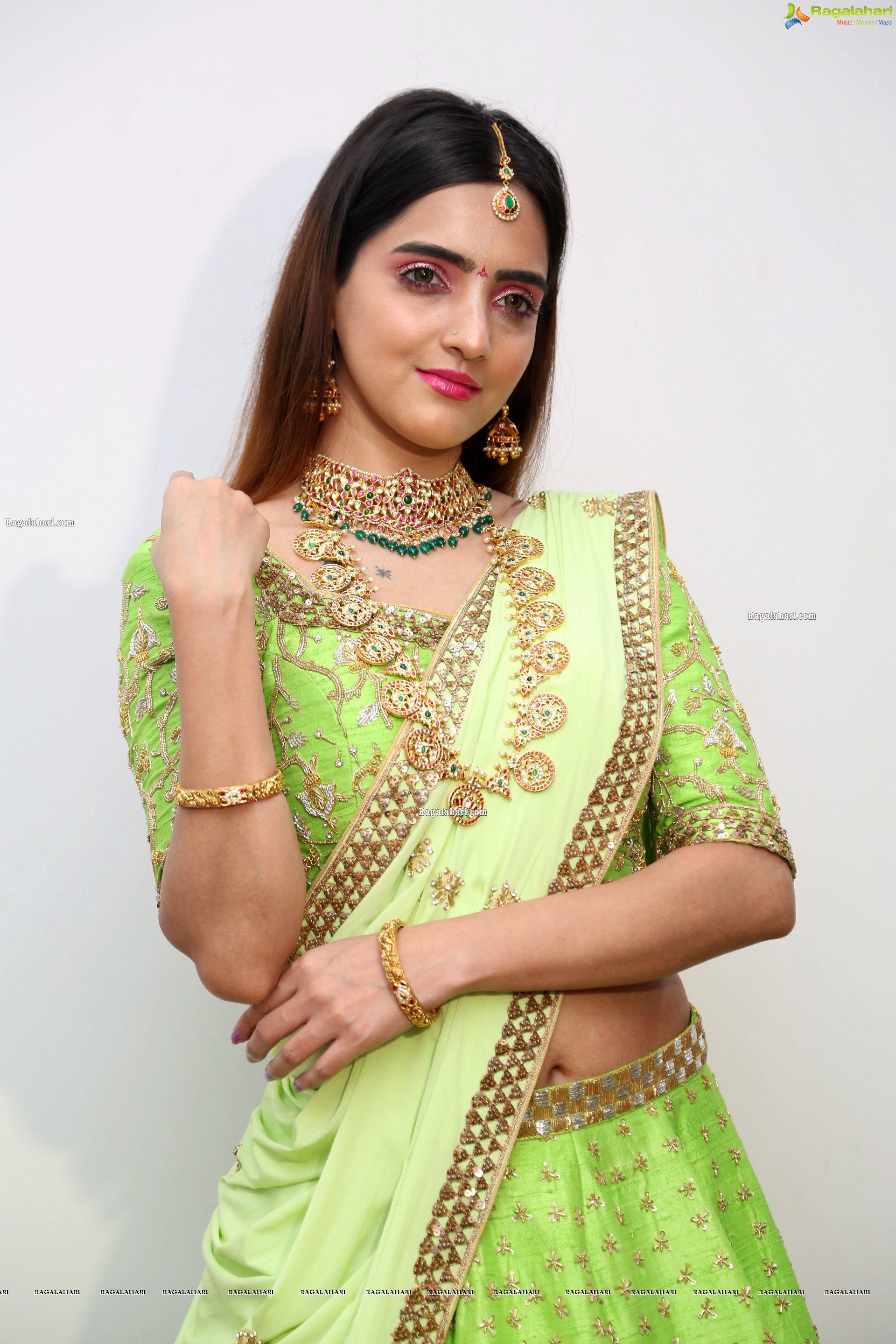 Pooja Thakur at Hi Life Exhibition Curtain Raiser, HD Photo Gallery