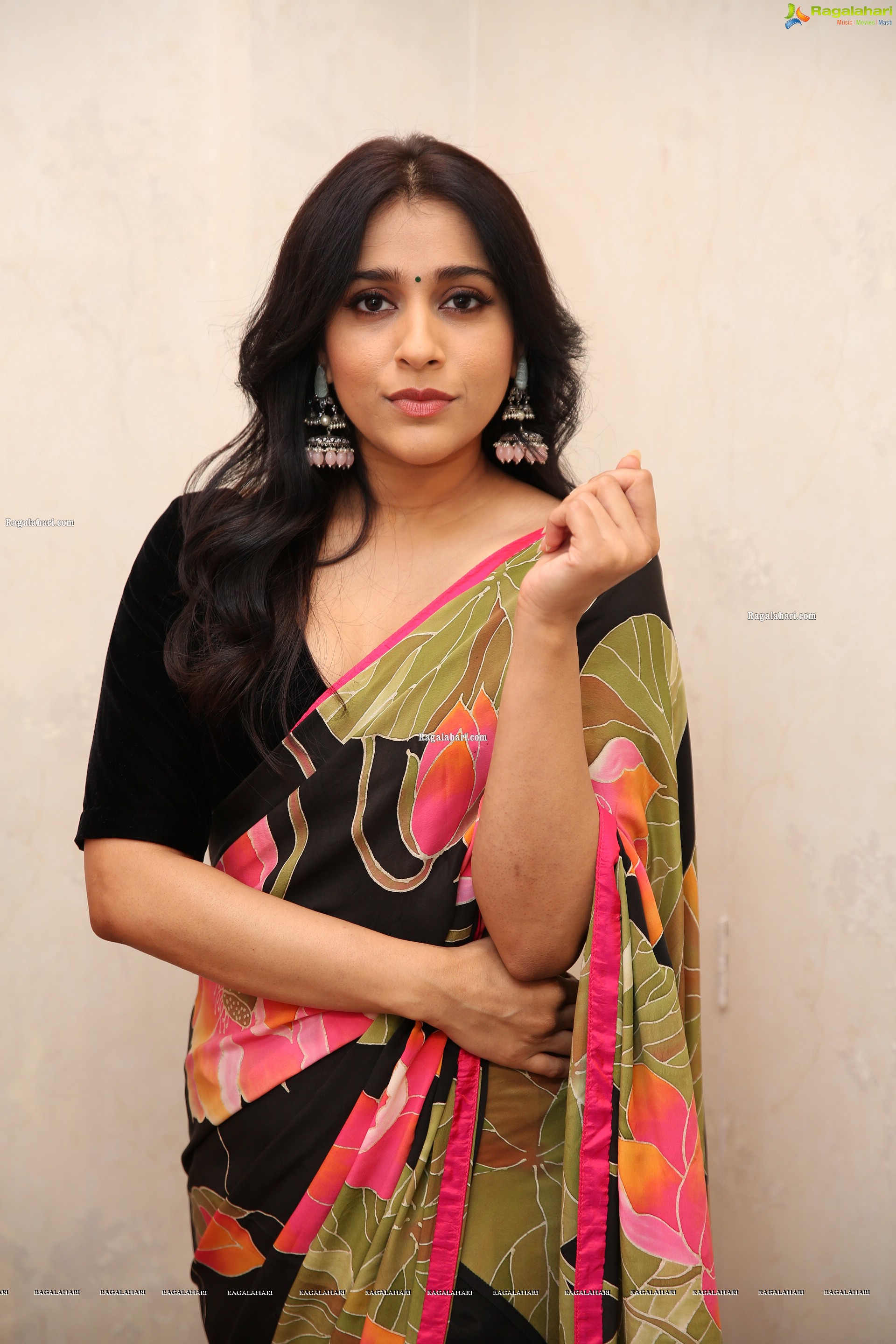 Rashmi Gautam at Thread and Fabric Designer Studio Launch, HD Photo Gallery