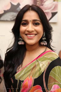 Rashmi Gautam at Thread and Fabric Designer Studio Launch