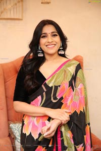 Rashmi Gautam at Thread and Fabric Designer Studio Launch