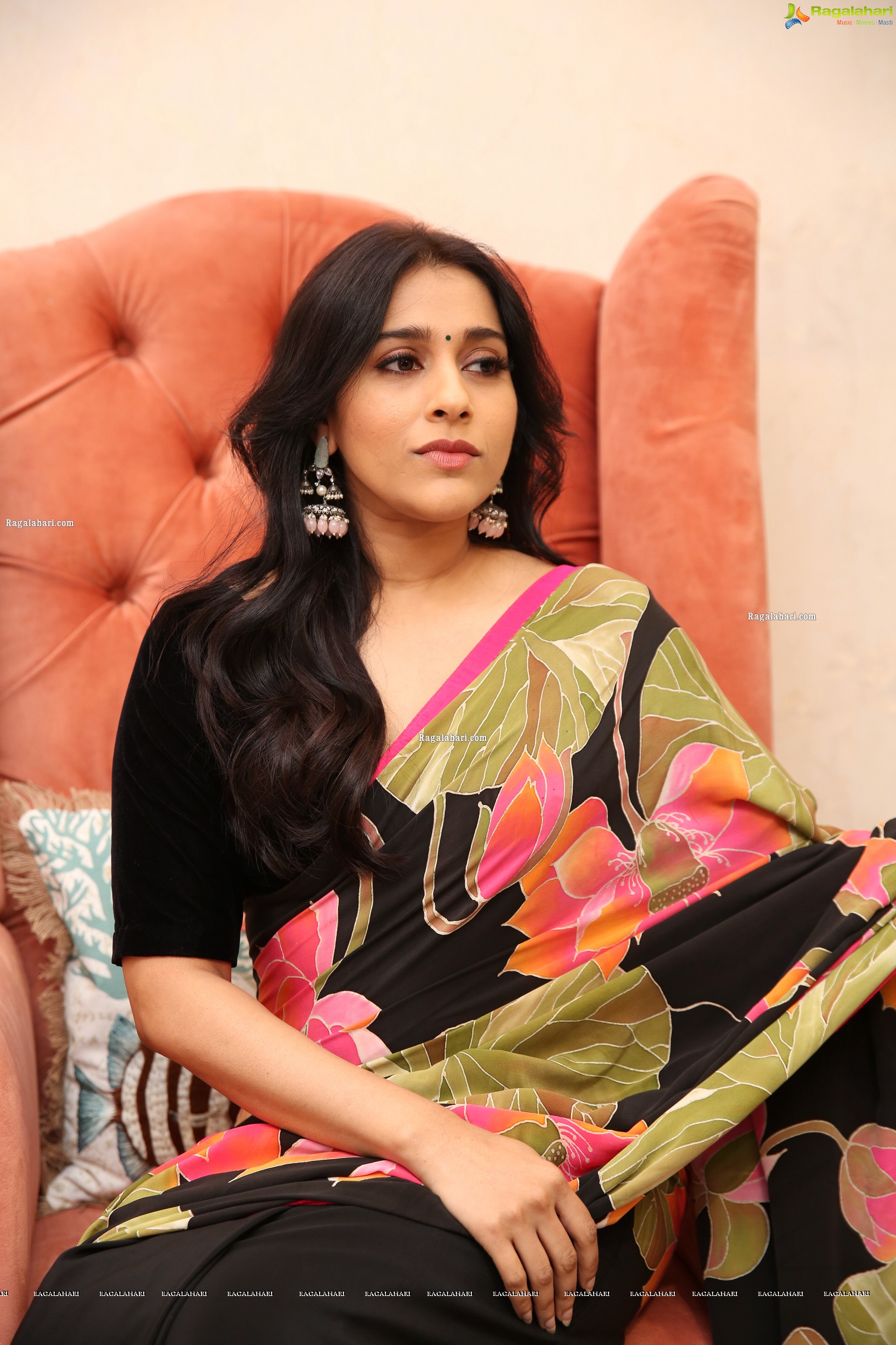 Rashmi Gautam at Thread and Fabric Designer Studio Launch, HD Photo Gallery