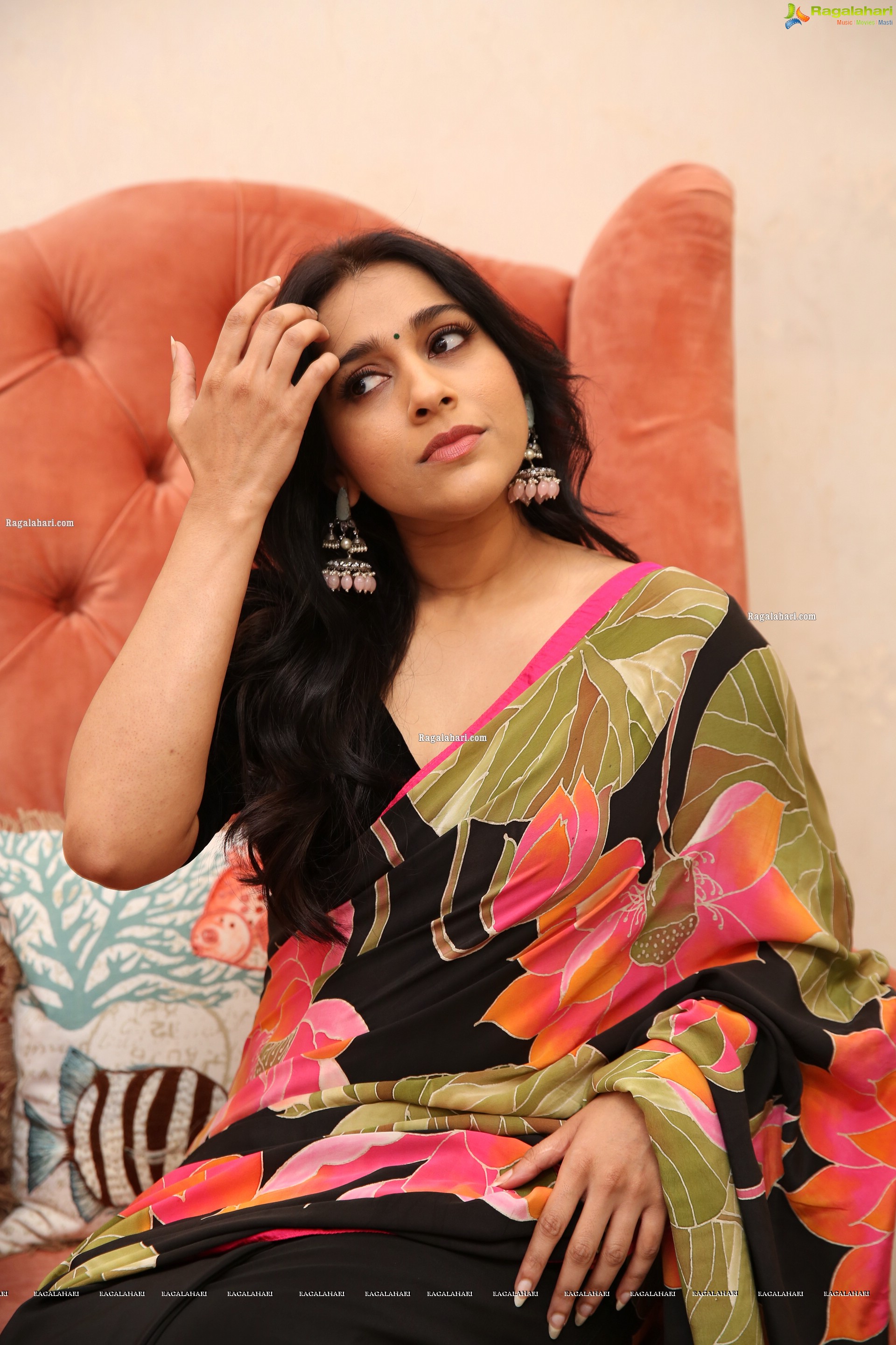 Rashmi Gautam at Thread and Fabric Designer Studio Launch, HD Photo Gallery