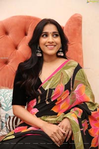 Rashmi Gautam at Thread and Fabric Designer Studio Launch