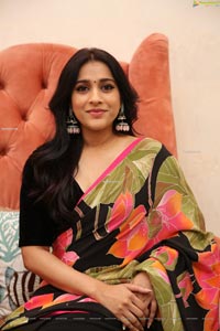 Rashmi Gautam at Thread and Fabric Designer Studio Launch