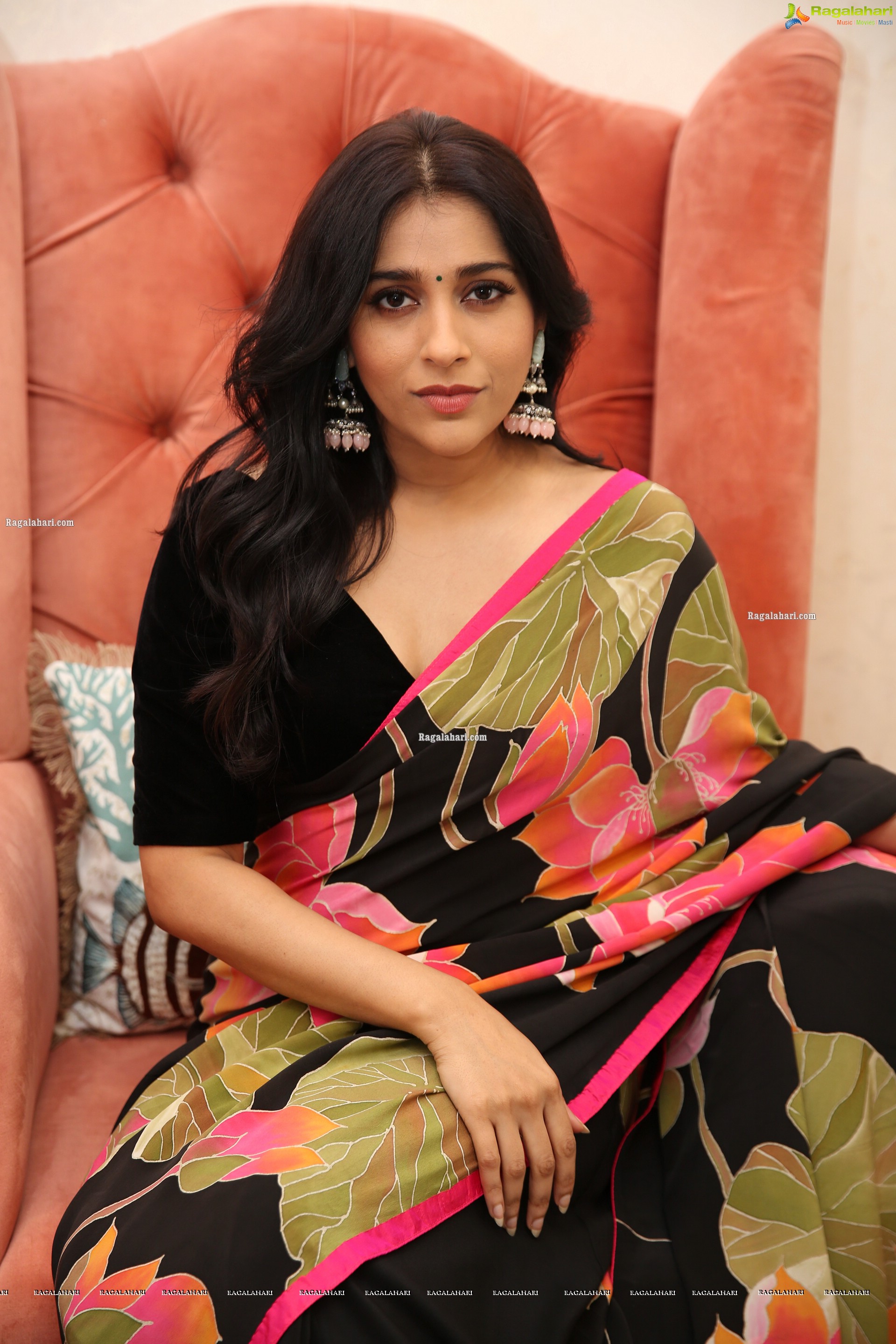 Rashmi Gautam at Thread and Fabric Designer Studio Launch, HD Photo Gallery