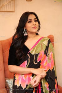 Rashmi Gautam at Thread and Fabric Designer Studio Launch