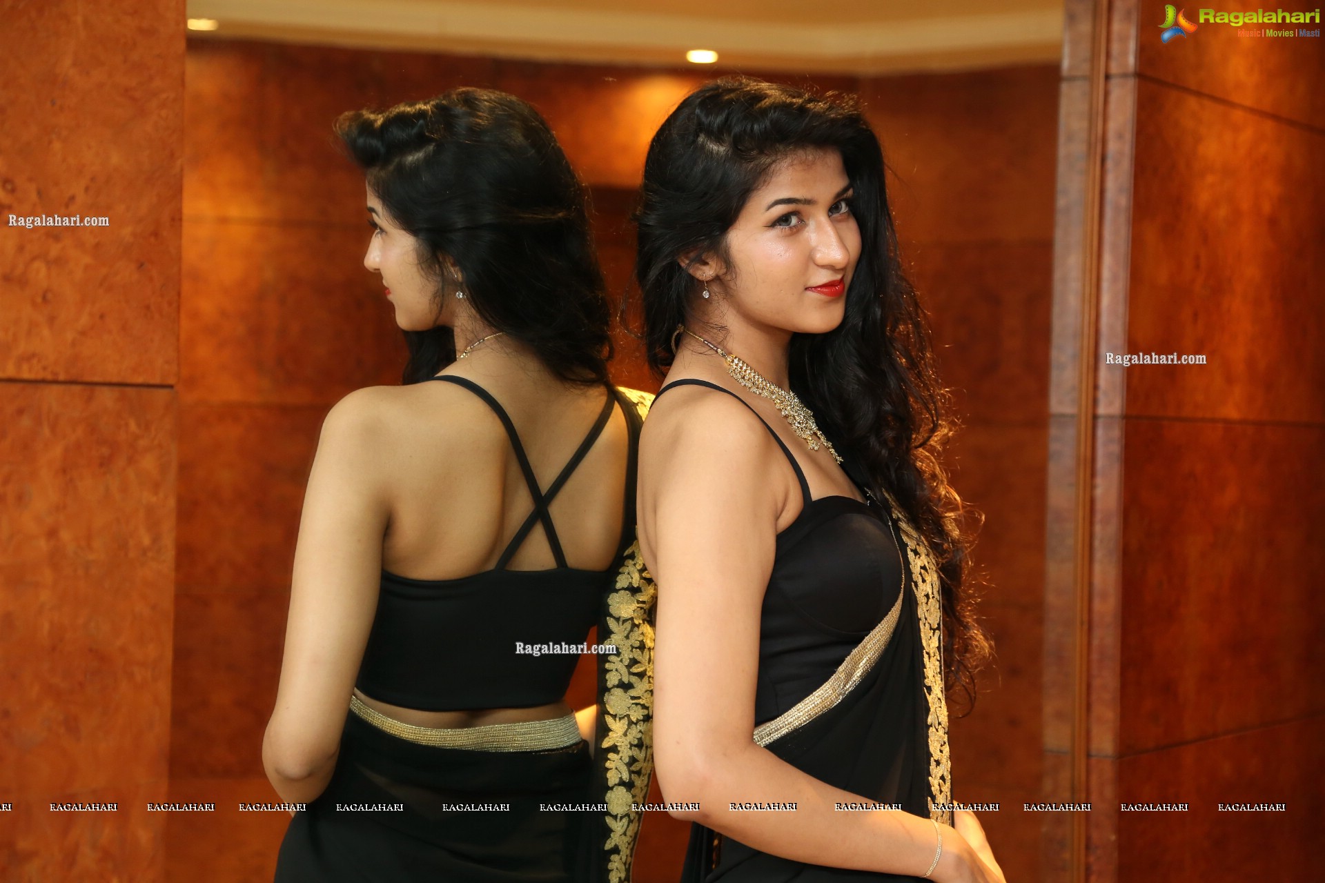 Riya Singh at D'sire Designer Exhibition, HD Photo Gallery