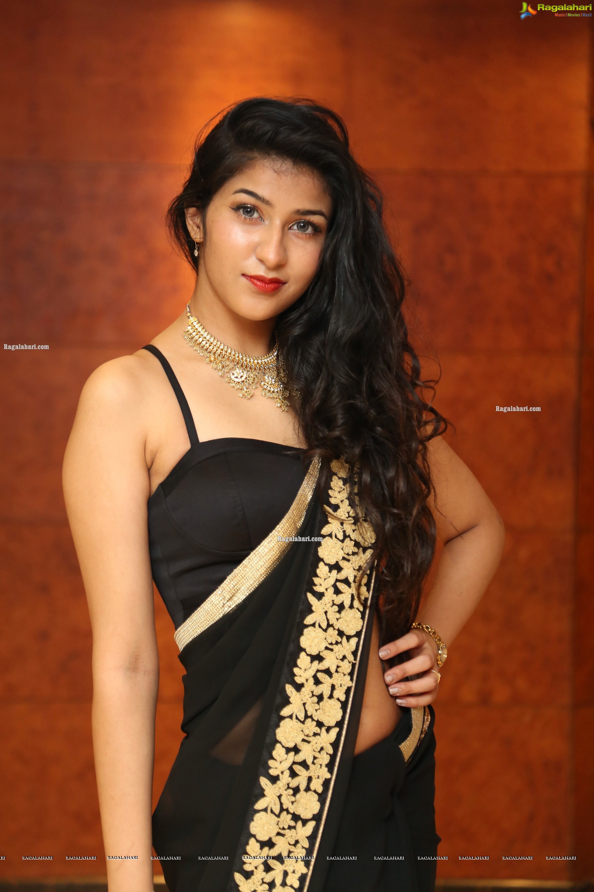 Riya Singh at D'sire Designer Exhibition, HD Photo Gallery