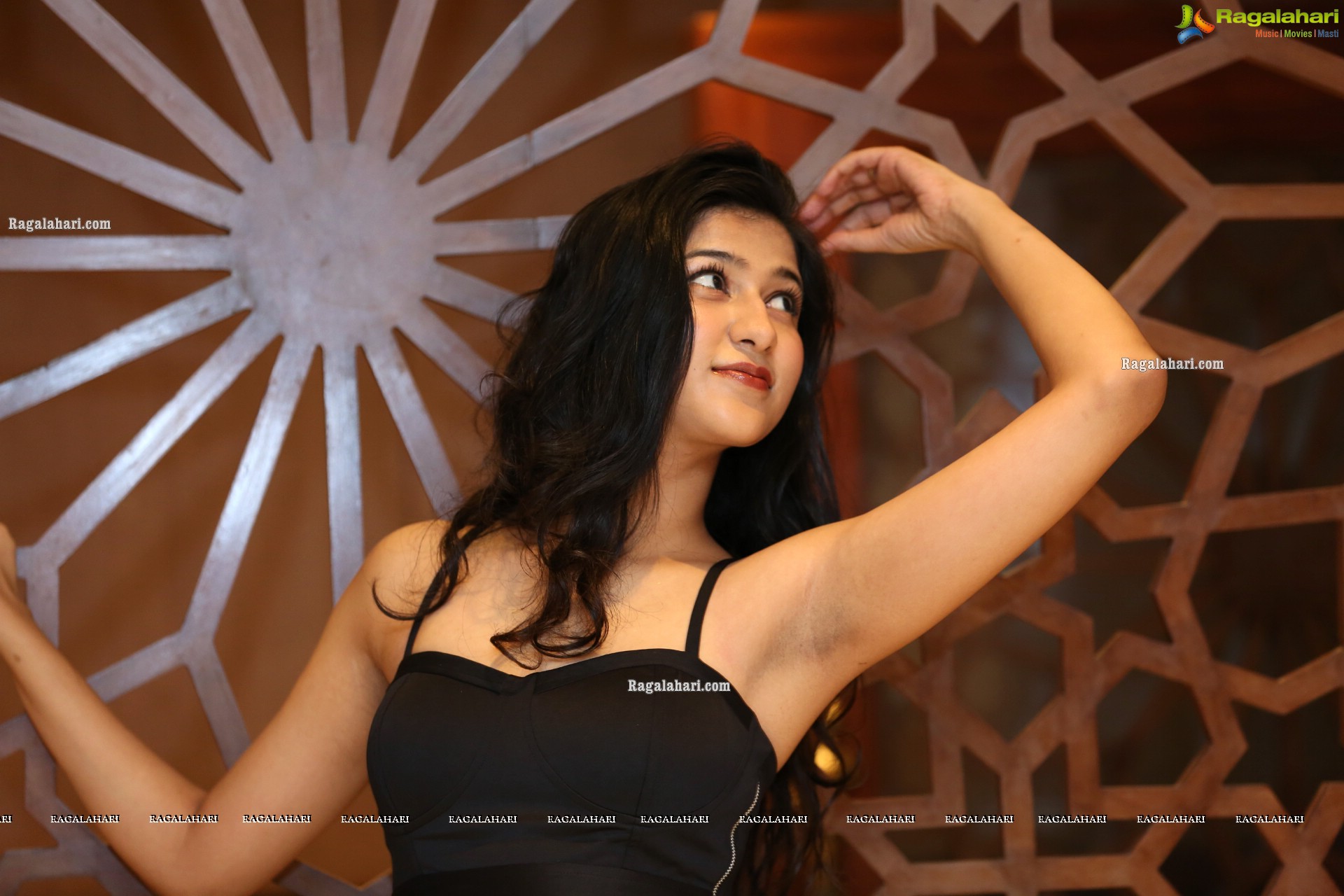 Riya Singh at Sutraa Fashion & Lifestyle Exhibition Festive Special, HD Photo Gallery