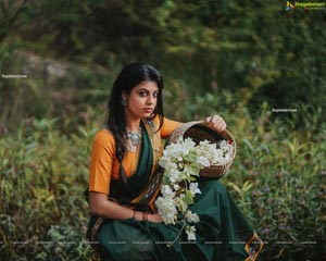 Sasha Singh in Village Belle Look in Green Saree