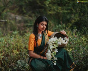 Sasha Singh in Village Belle Look in Green Saree