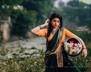 Sasha Singh in Village Belle Look in Green Saree