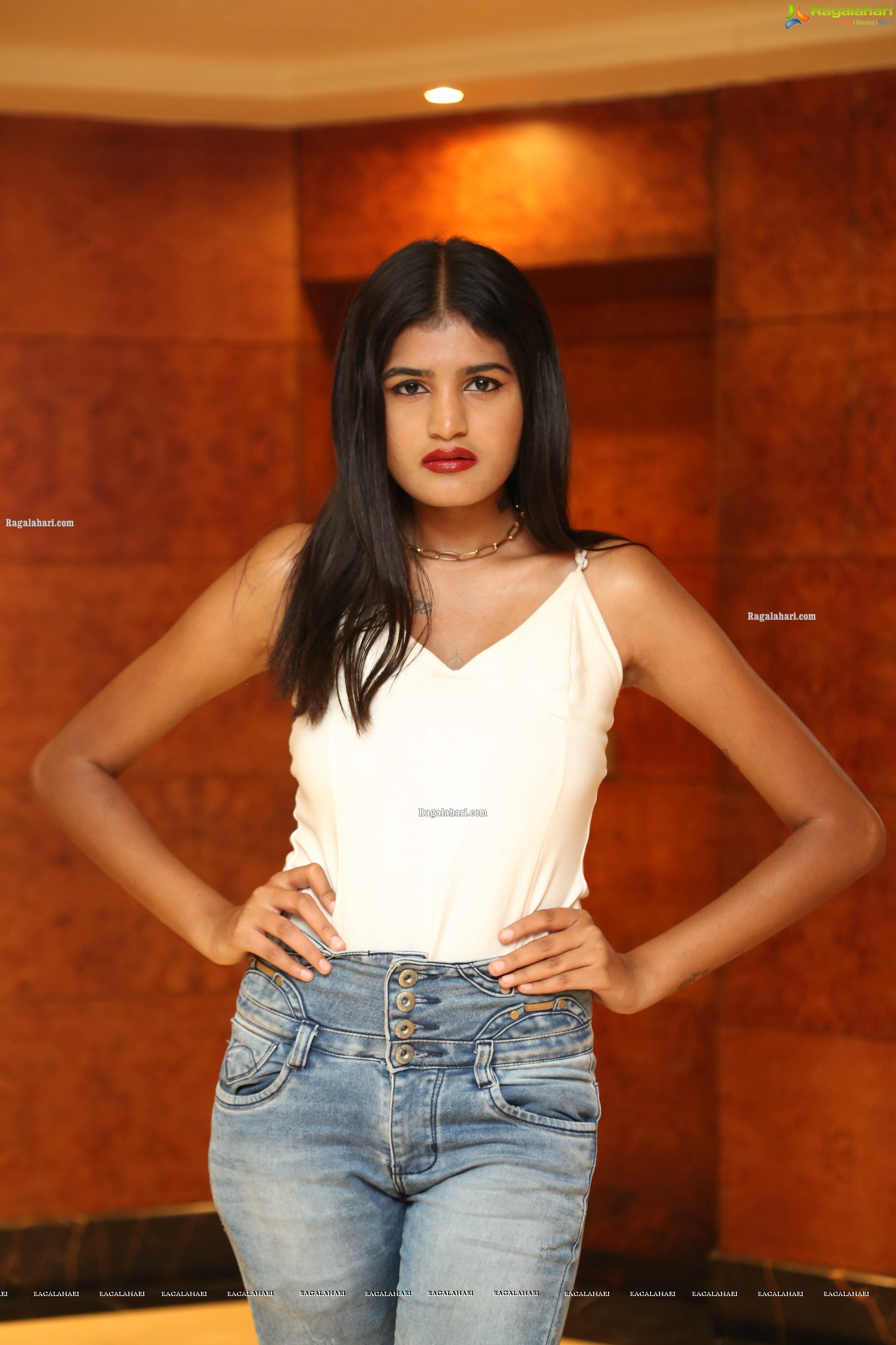 Sindhu Manthri at D'sire Designer Exhibition, HD Photo Gallery