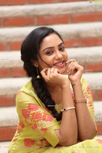 Smruthi Venkat at Naveen Chandra New Film Opening