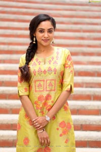 Smruthi Venkat at Naveen Chandra New Film Opening