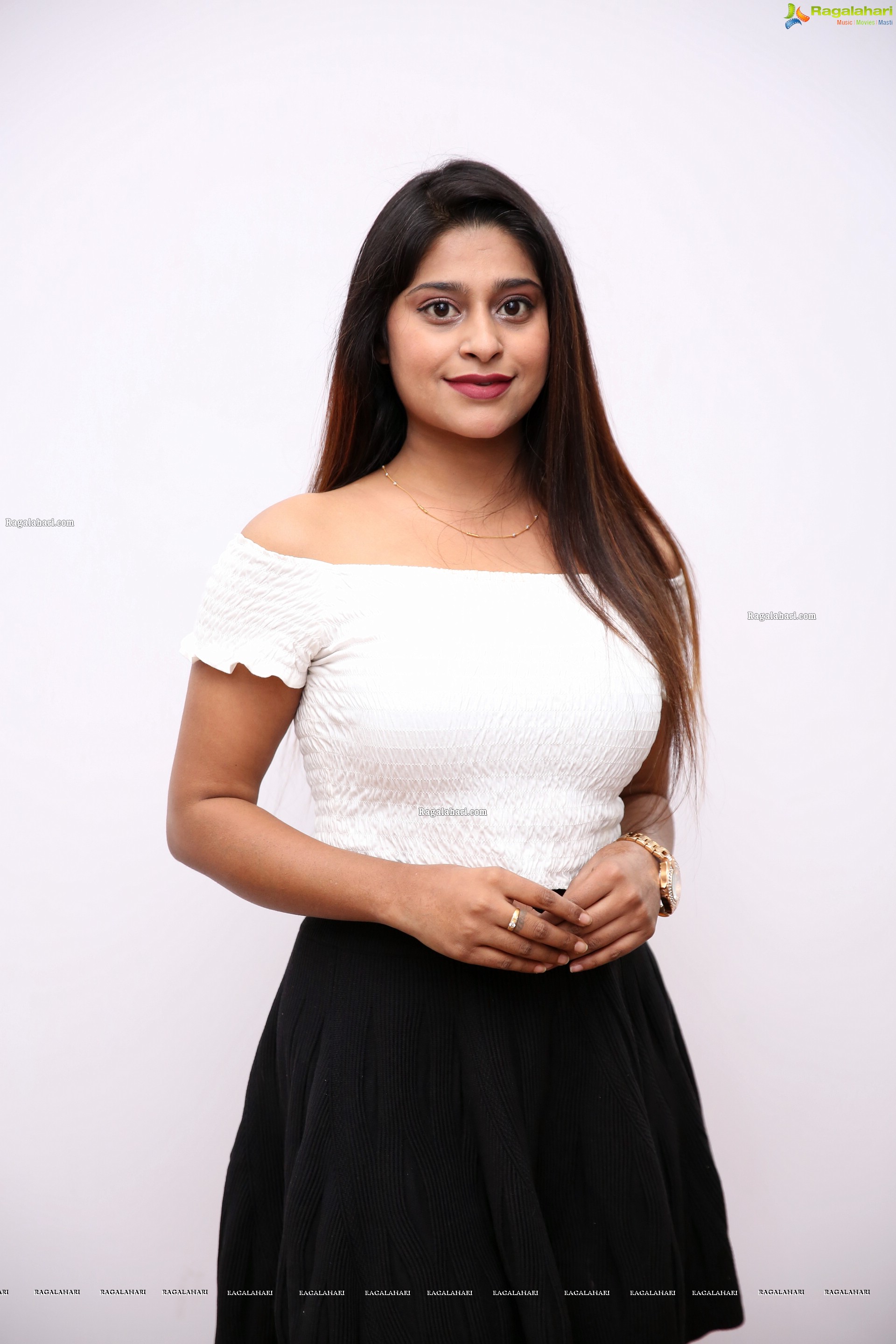 Shravani Varma at Sutraa Fashion Exhibition Curtain Raiser, HD Photo Gallery