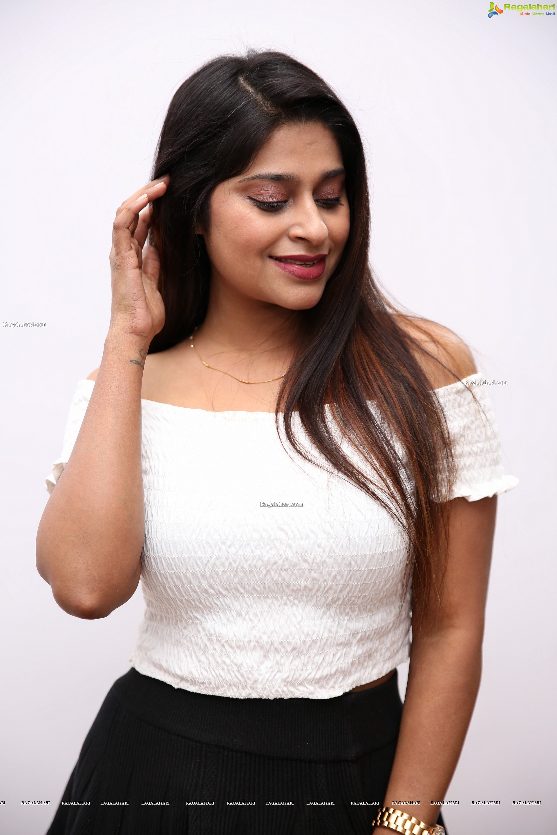 Shravani Varma at Sutraa Fashion Exhibition Curtain Raiser, HD Photo Gallery