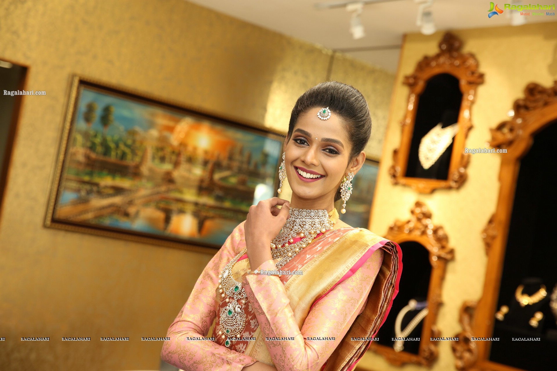 Sushmitha Raj Showcases a Bridal Collection by The Diamond Store by Chandubhai, HD Stills