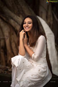 Esha Chawla in White Shalwar Kameez