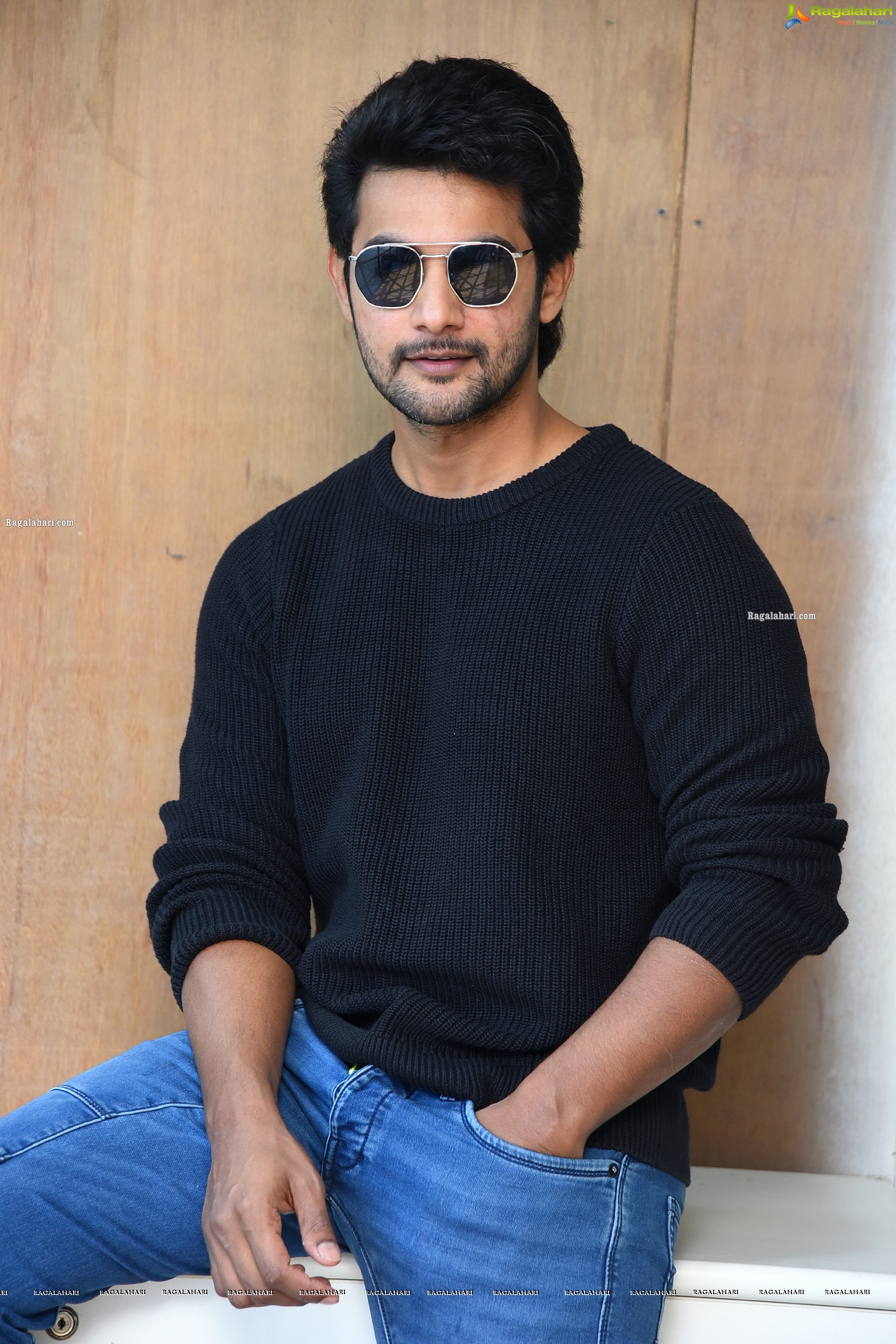 Aadi Saikumar at Atithi Devobhava Movie Interview, HD Photo Gallery