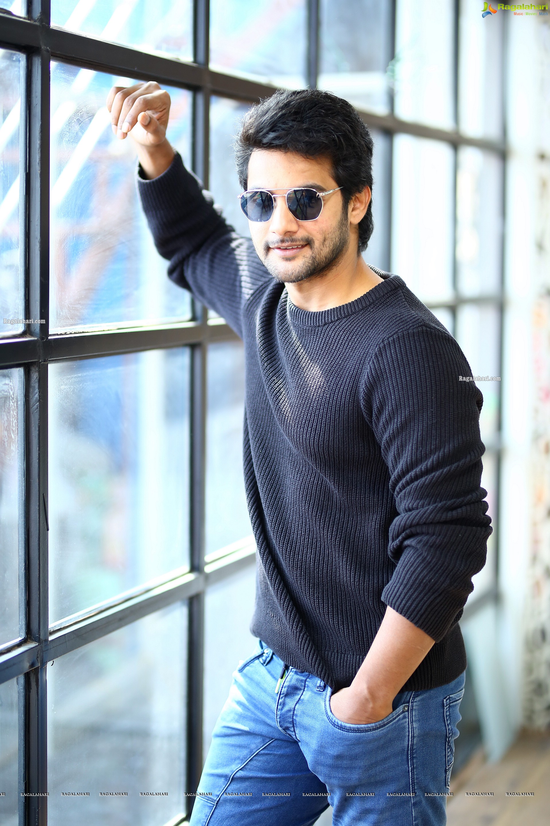 Aadi Saikumar at Atithi Devobhava Movie Interview, HD Photo Gallery