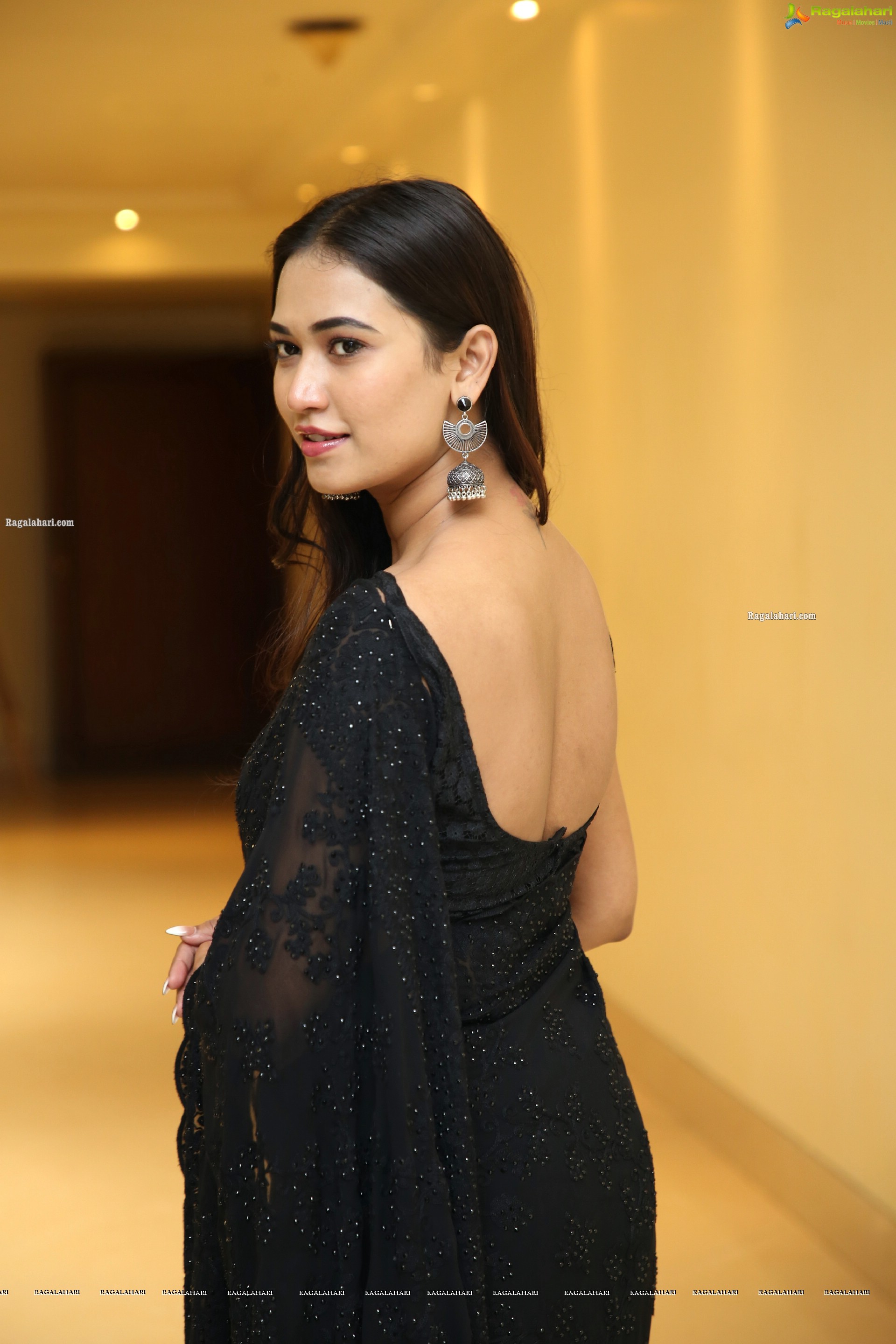 Honey Reddy Beautiful Stills in Black Saree, HD Photo Gallery