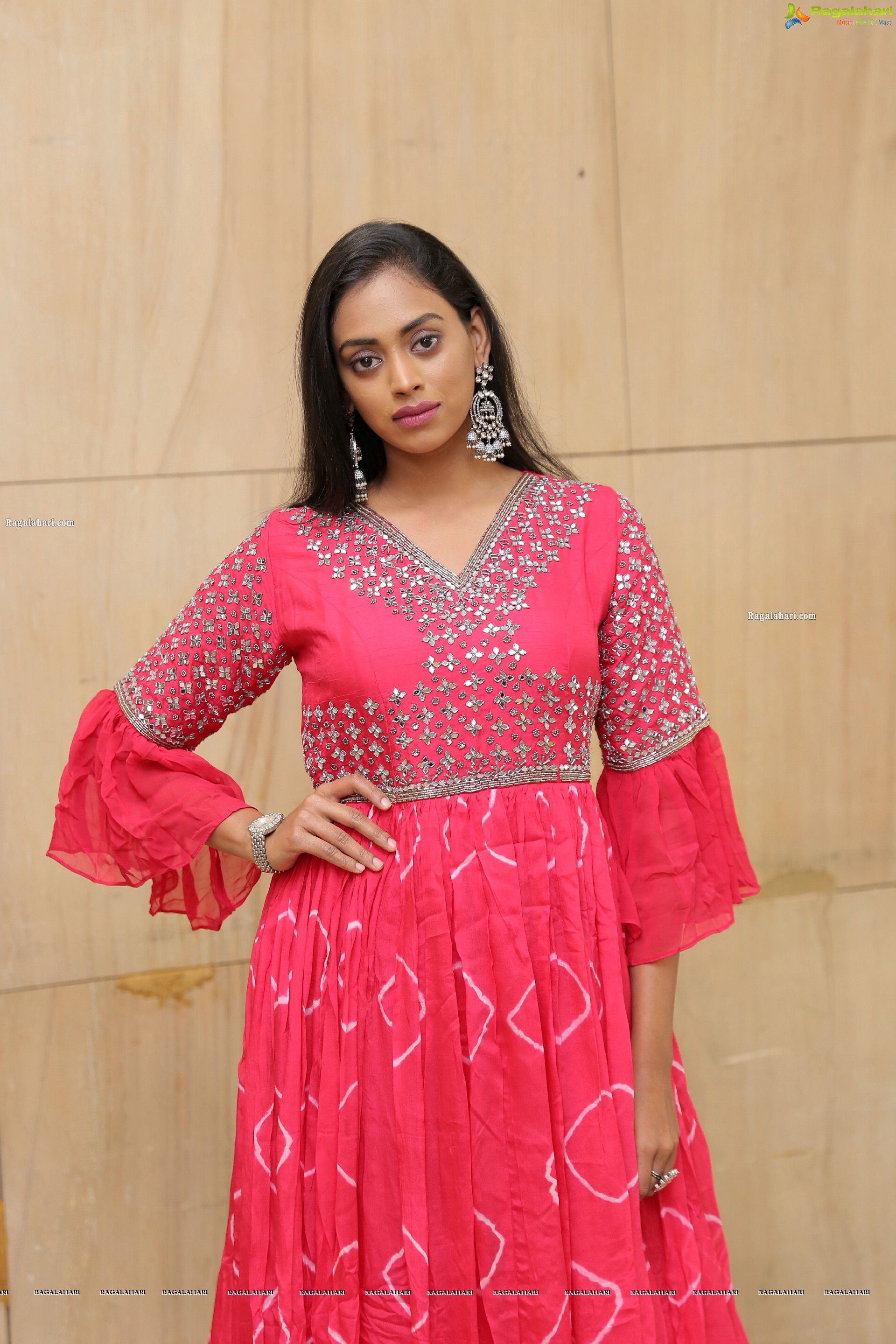 Kamakshi Bhaskarla Latest photoshoot Stills, HD Photo Gallery