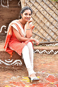 Nandhini Reddy at Seetharamapuramlo Movie Location