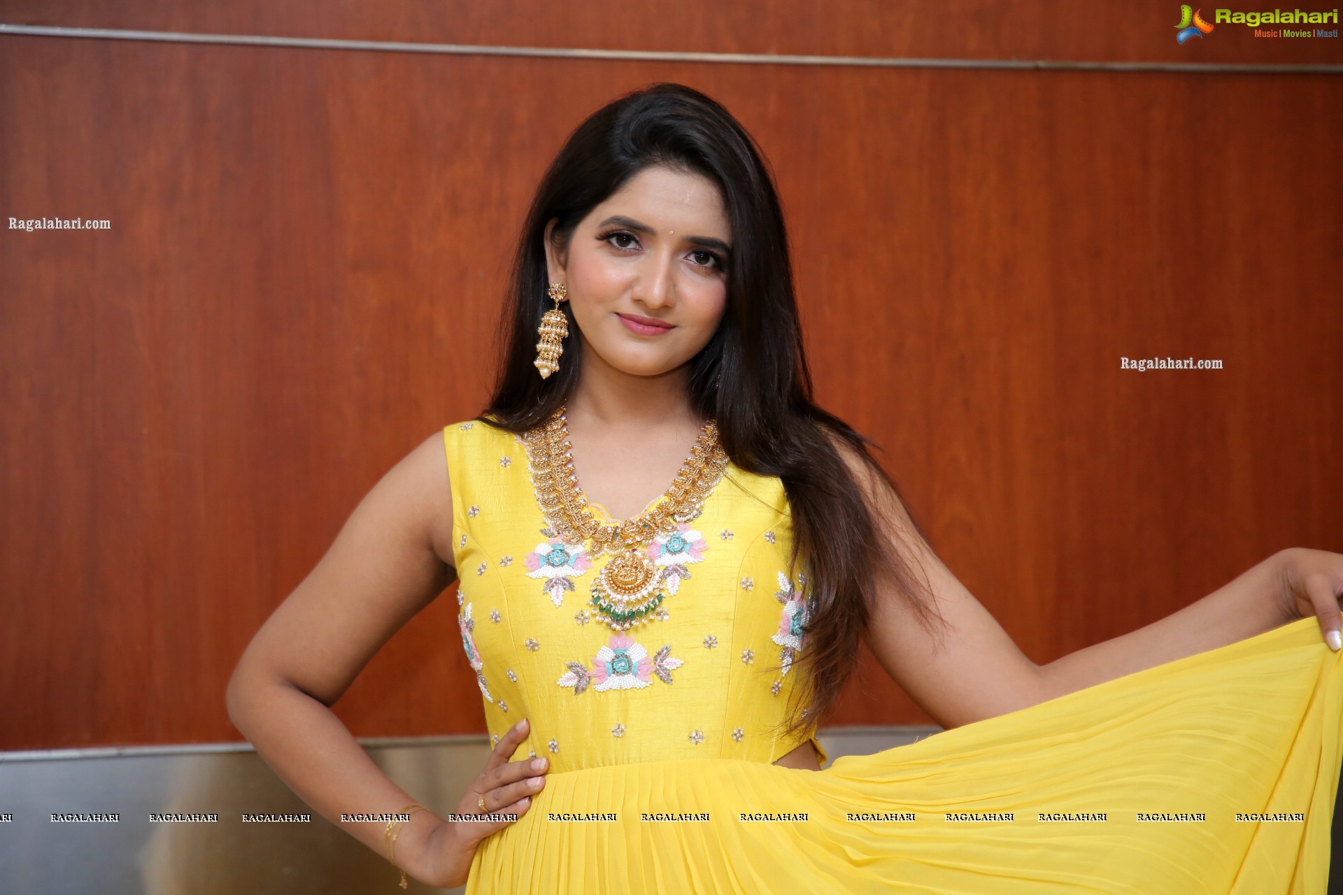 Priya Murthy Latest Photoshoot Stills, HD Photo Gallery