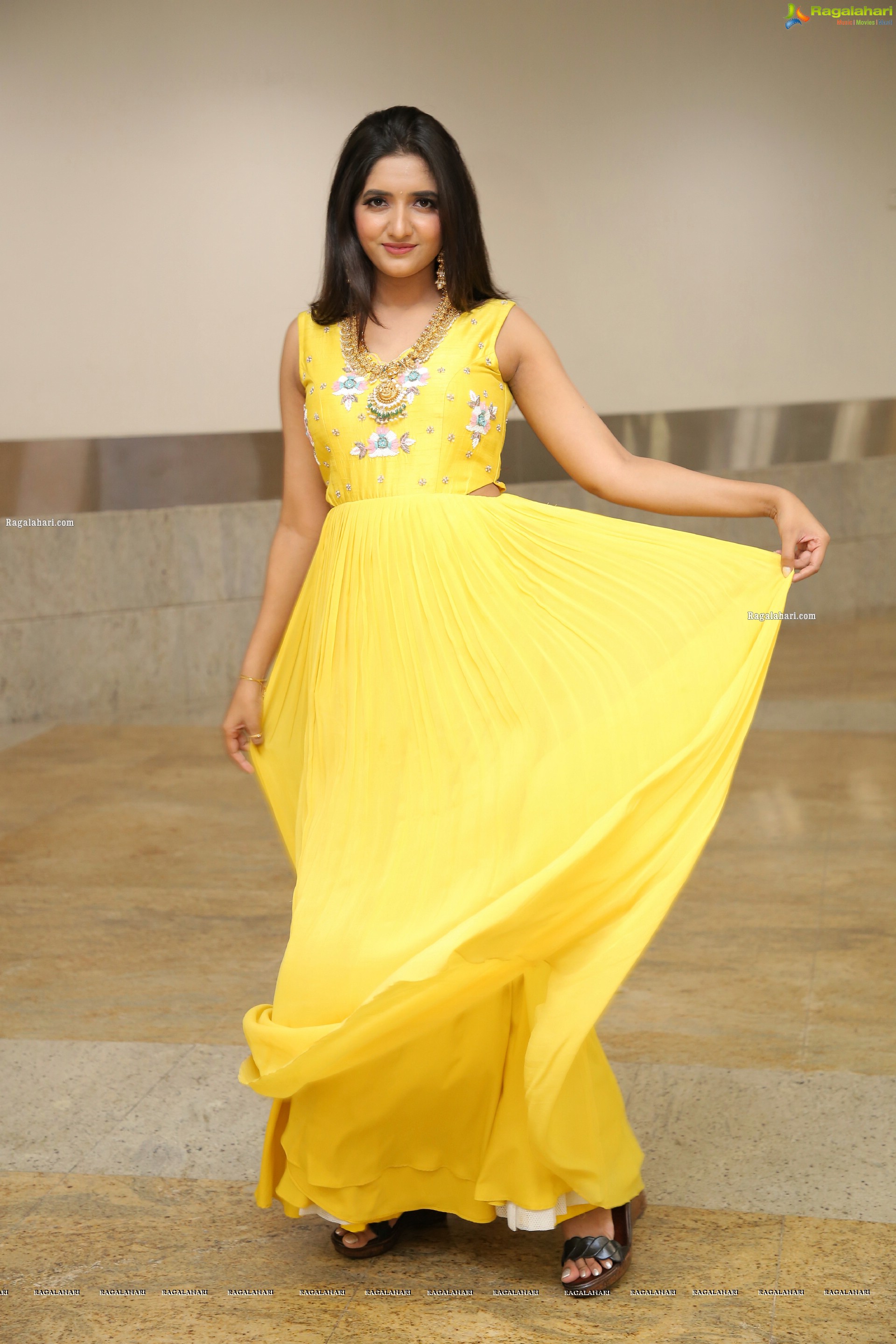 Priya Murthy Latest Photoshoot Stills, HD Photo Gallery