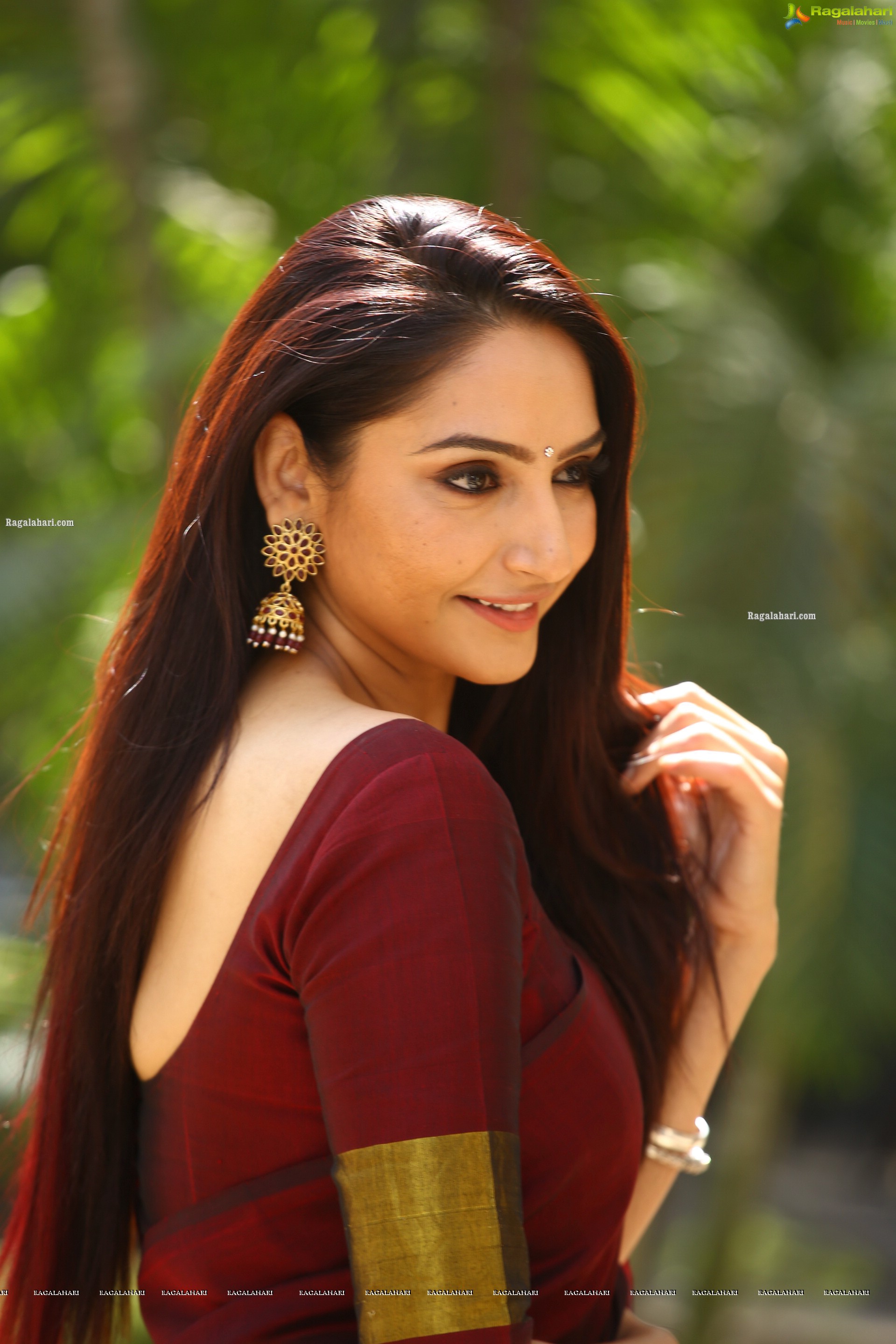 Ragini Dwivedi at Real Dandupalyam Movie Press Meet, HD Photo Gallery