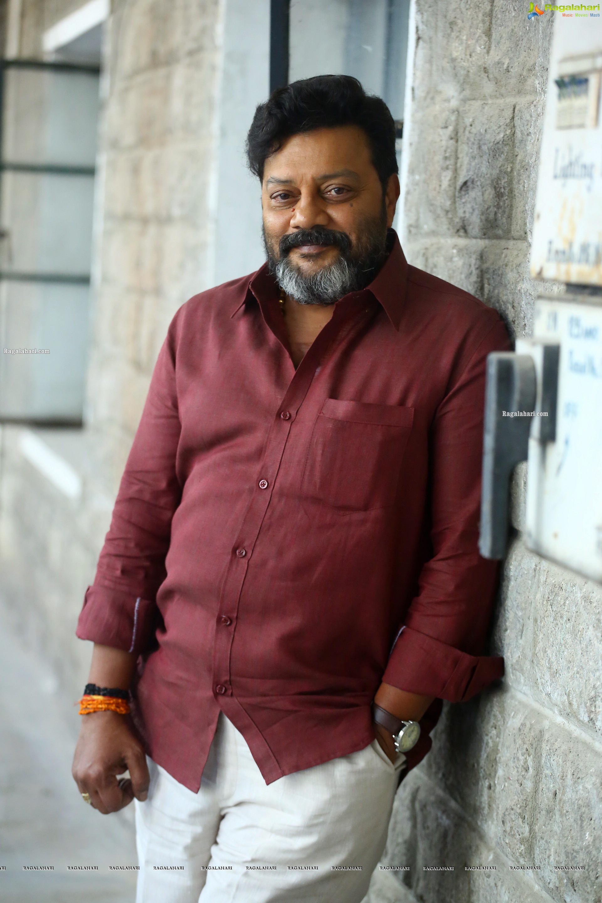 Saikumar at Gaalivaana Movie Sets, HD Photo Gallery