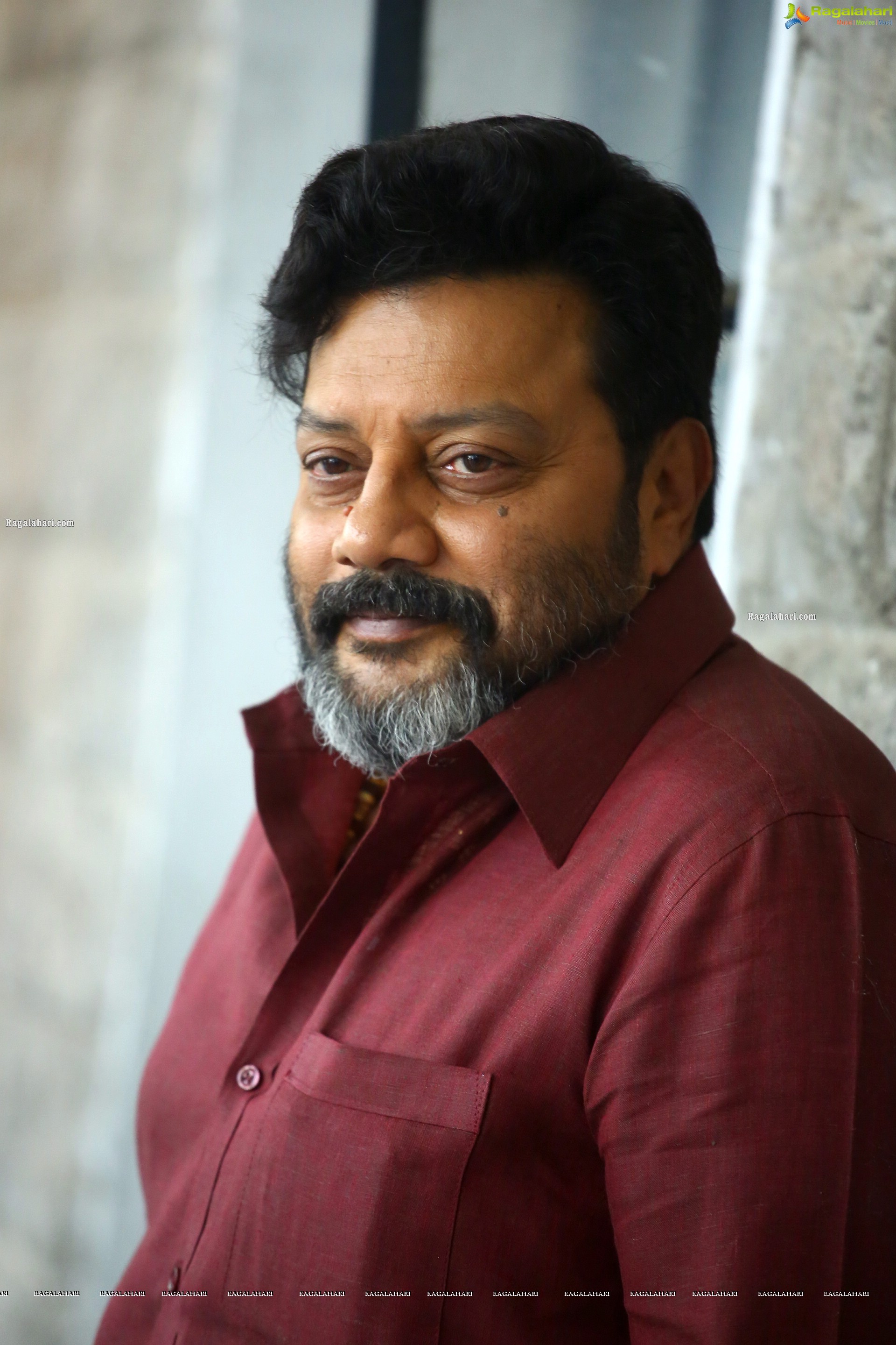 Saikumar at Gaalivaana Movie Sets, HD Photo Gallery