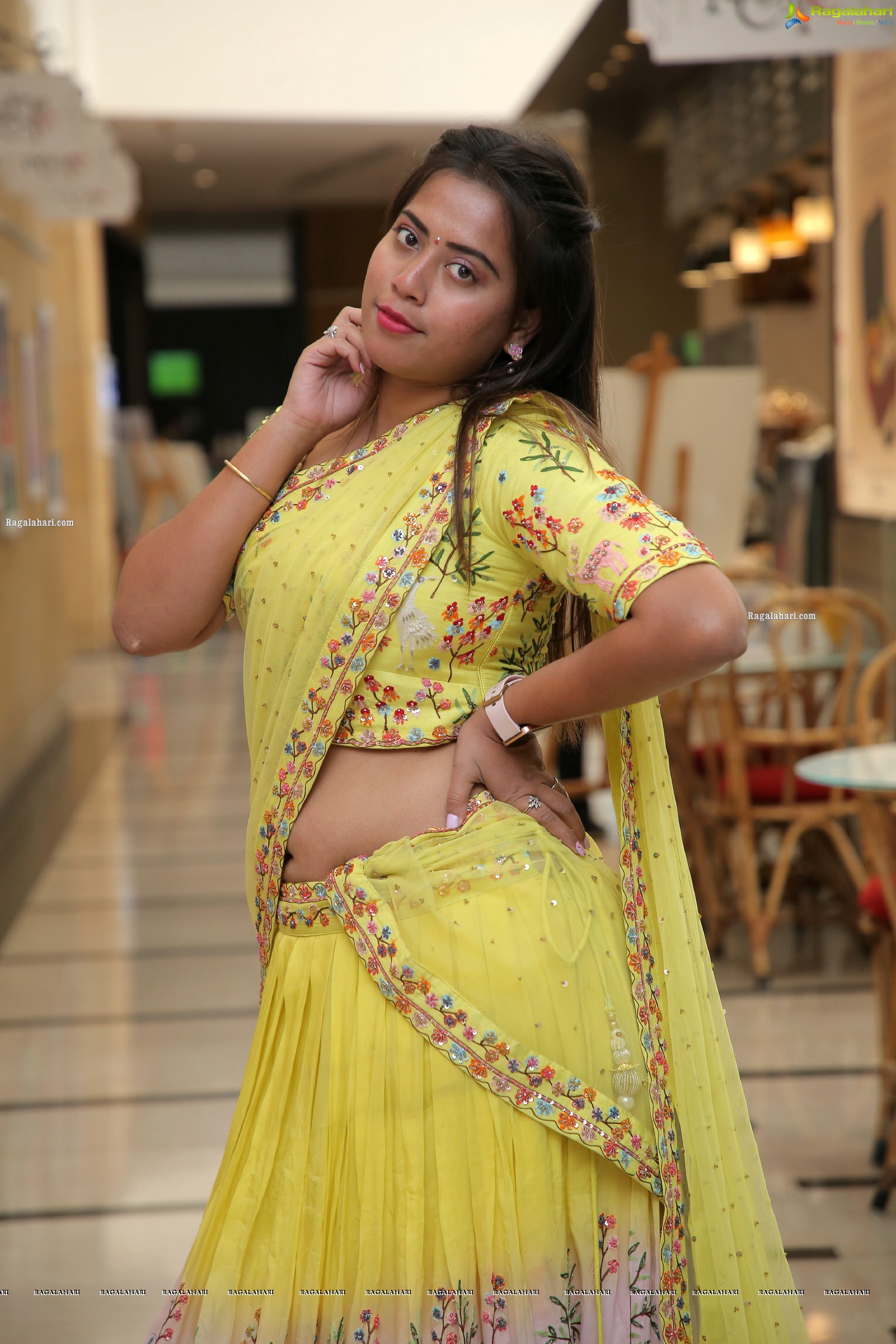 Model Sana HD Photo Gallery