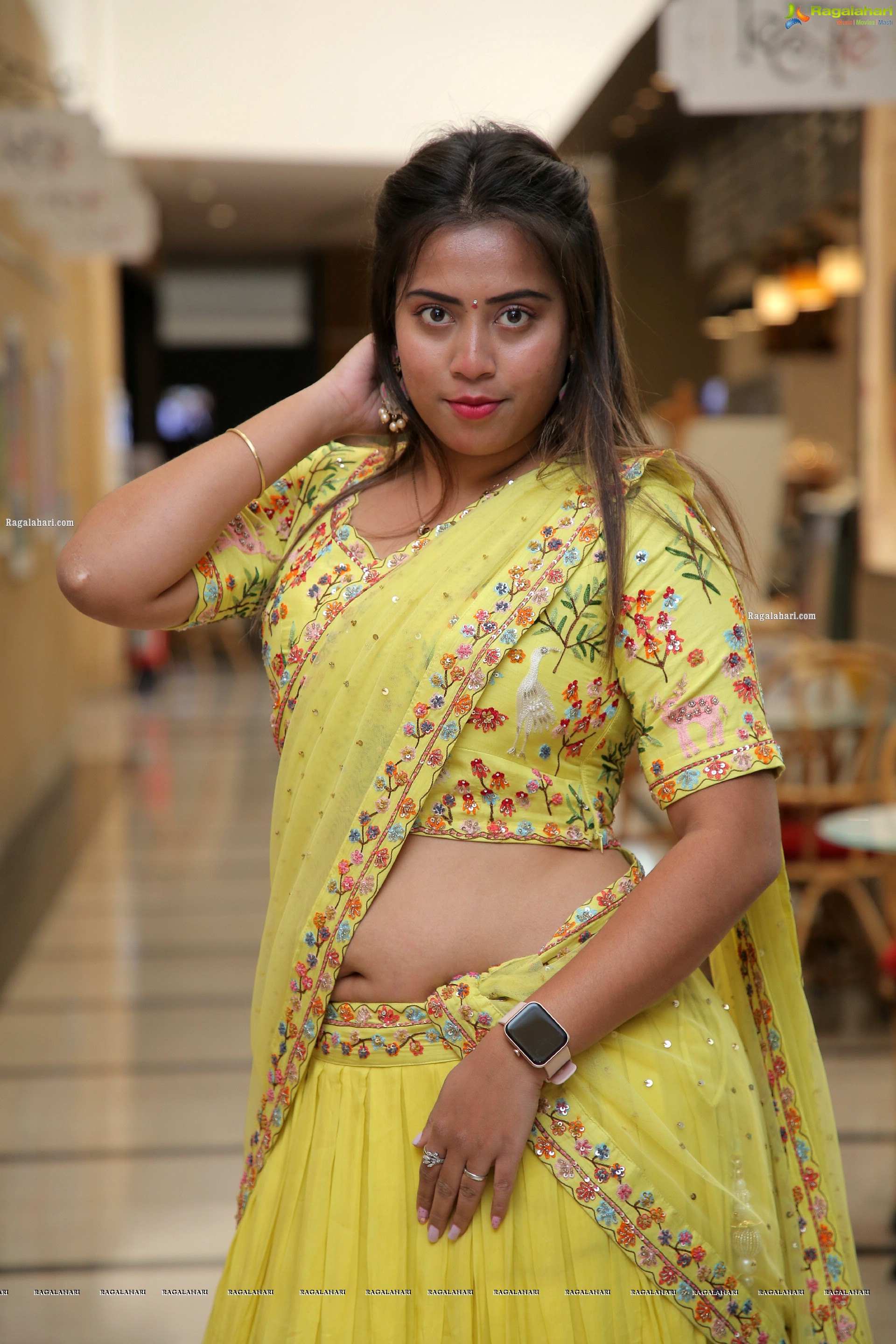 Model Sana HD Photo Gallery