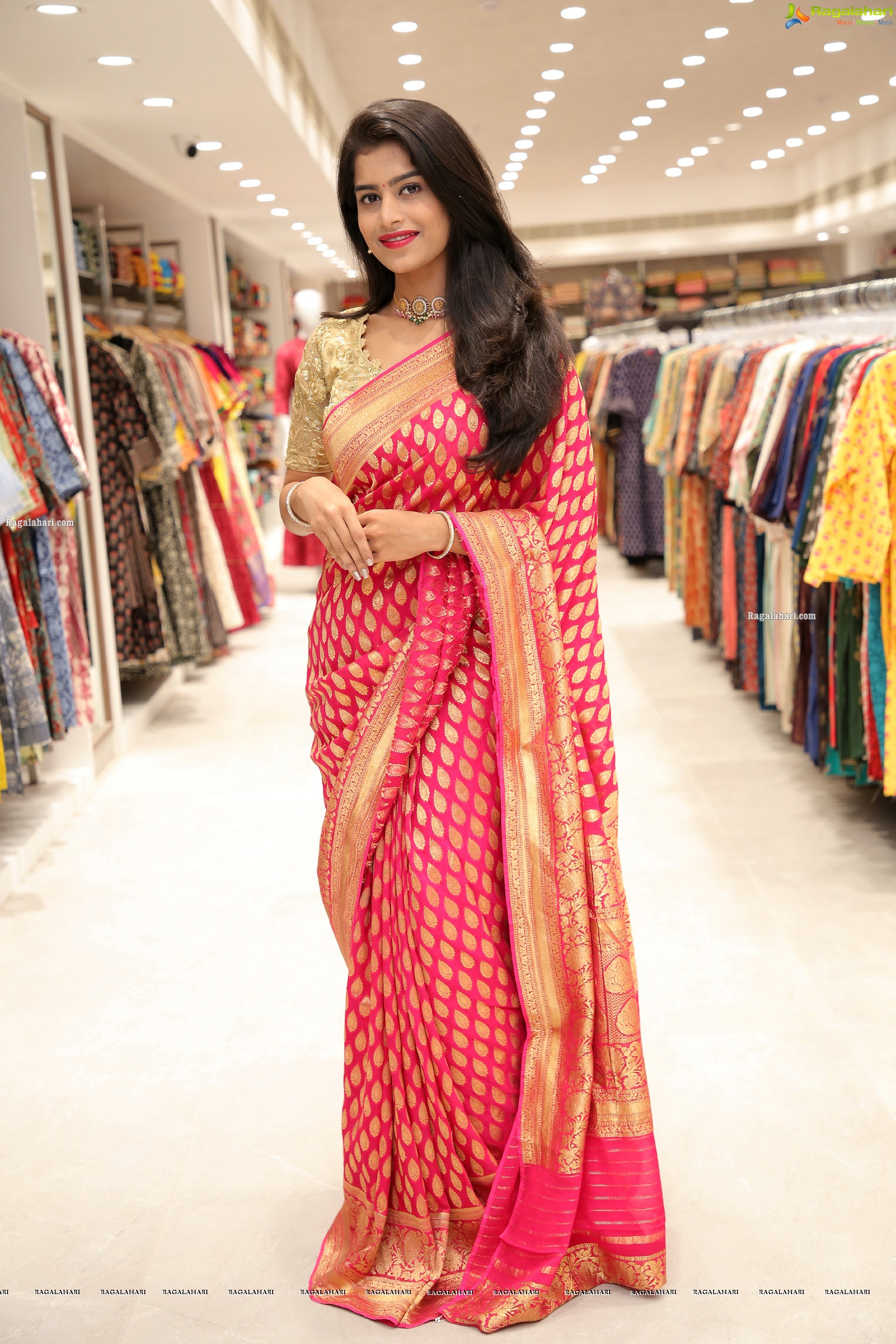 Srilekha in beautiful Saree, HD photo Gallery
